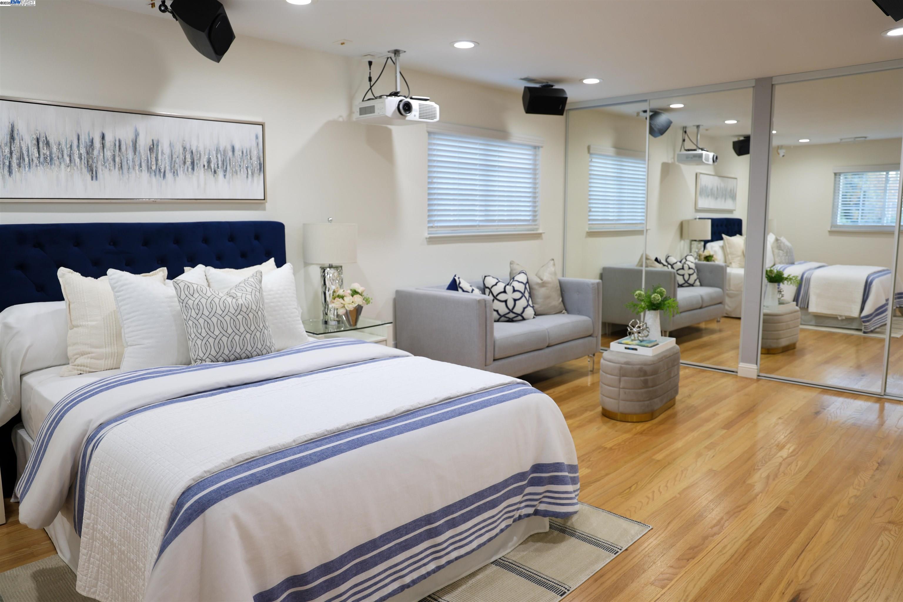 Detail Gallery Image 11 of 17 For 1019 Lenor Way, San Jose,  CA 95128 - 5 Beds | 2/1 Baths