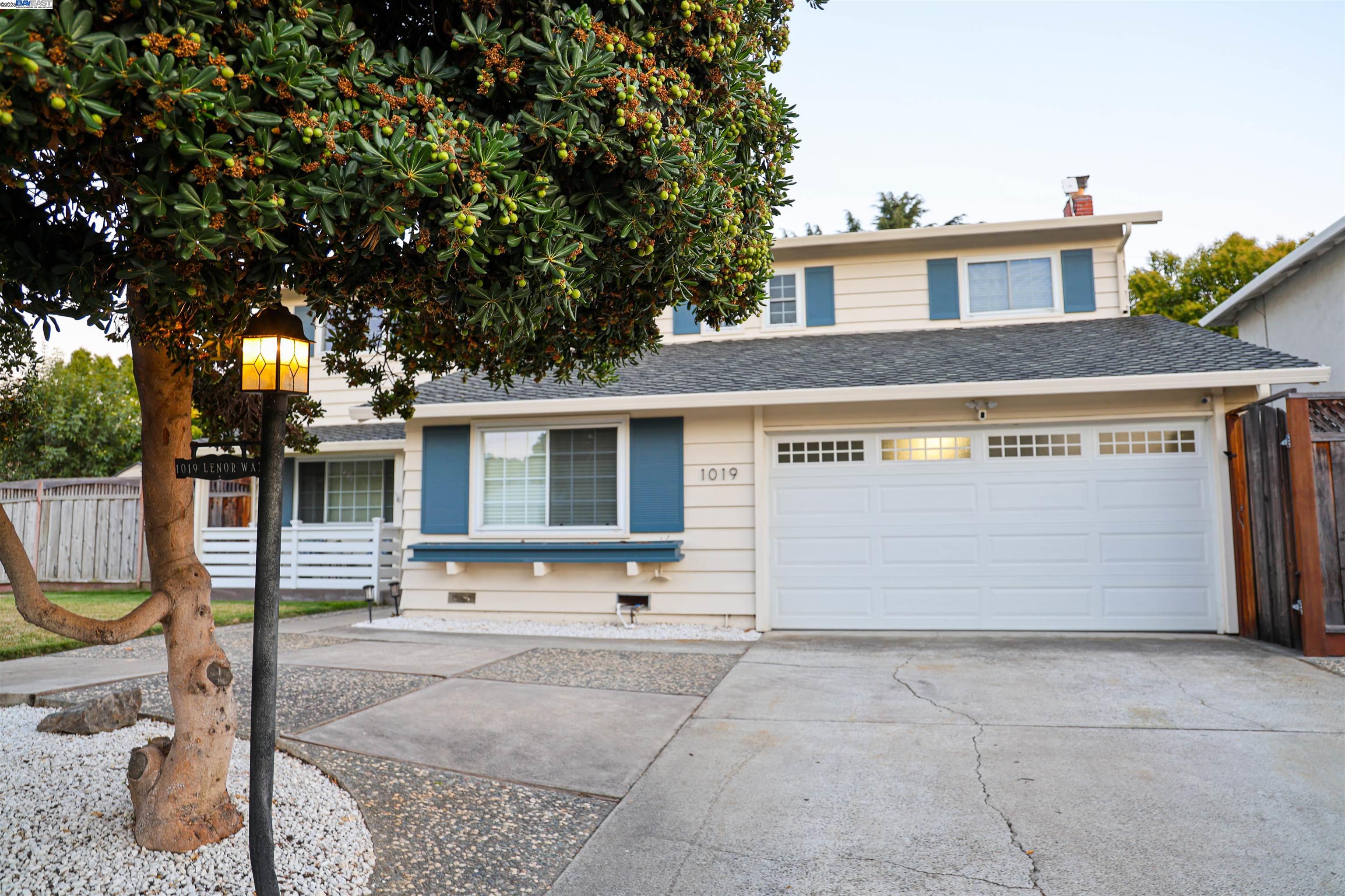 Detail Gallery Image 12 of 17 For 1019 Lenor Way, San Jose,  CA 95128 - 5 Beds | 2/1 Baths