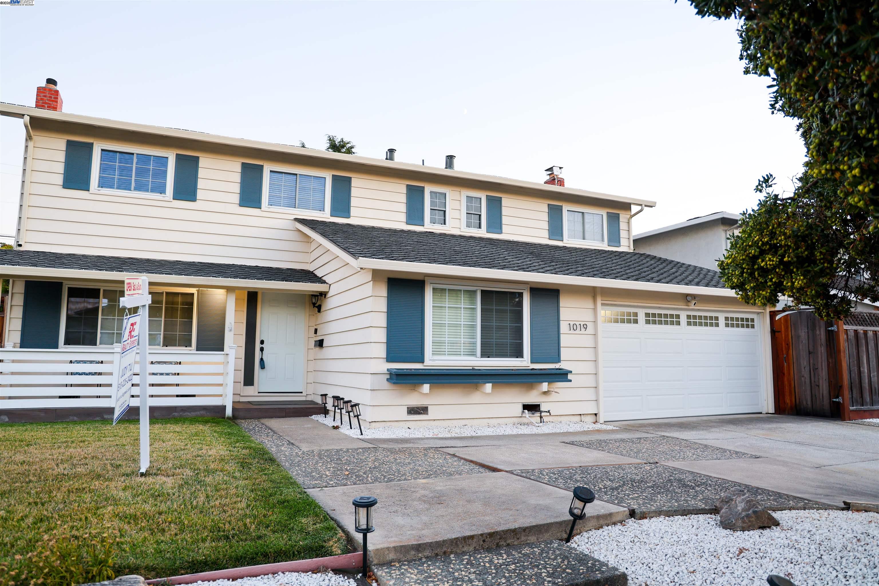 Detail Gallery Image 13 of 17 For 1019 Lenor Way, San Jose,  CA 95128 - 5 Beds | 2/1 Baths