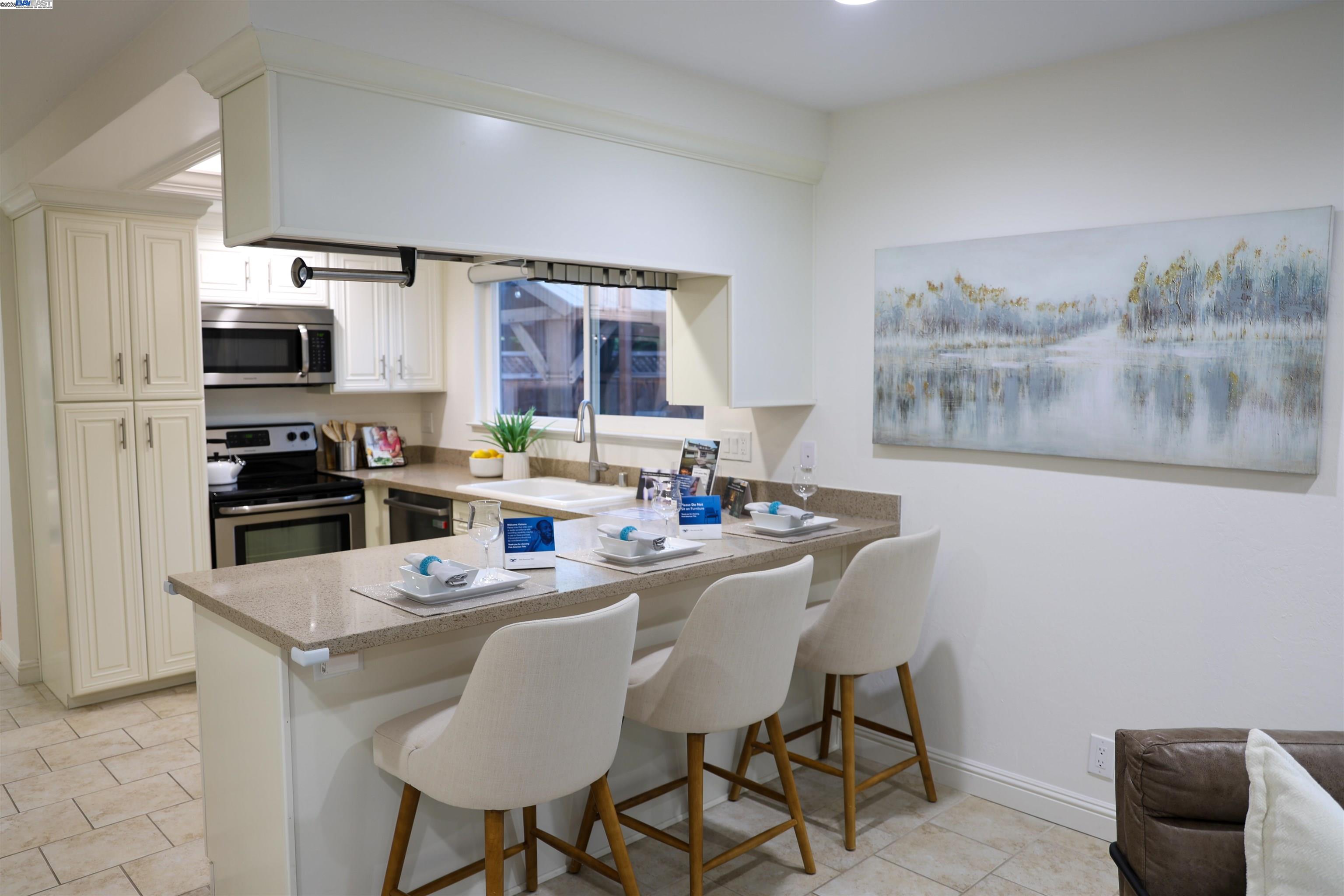Detail Gallery Image 4 of 17 For 1019 Lenor Way, San Jose,  CA 95128 - 5 Beds | 2/1 Baths