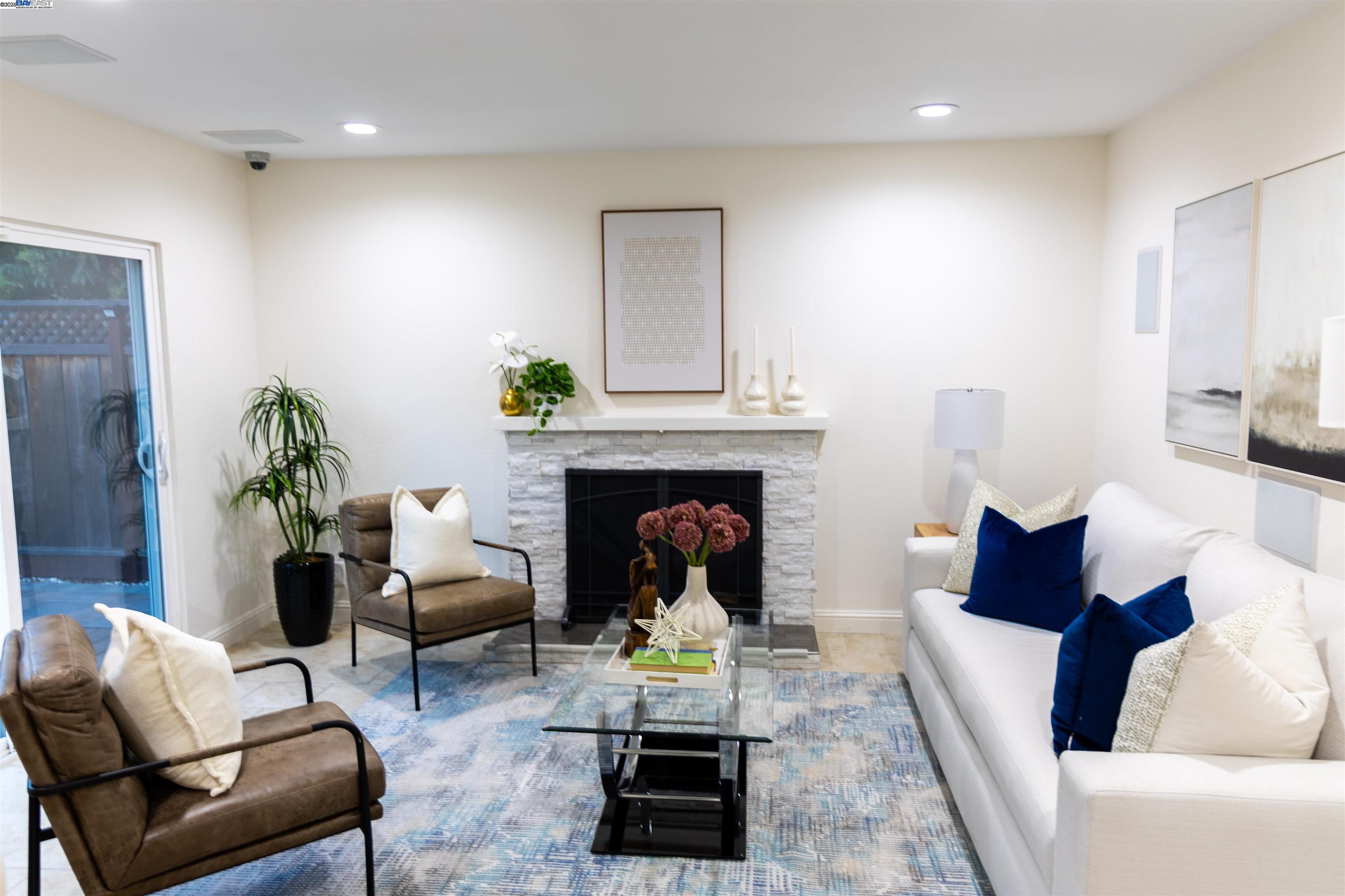 Detail Gallery Image 6 of 17 For 1019 Lenor Way, San Jose,  CA 95128 - 5 Beds | 2/1 Baths