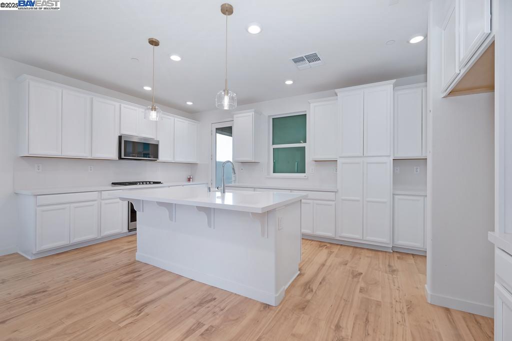 Detail Gallery Image 12 of 40 For 2816 Earthened Walk, Sacramento,  CA 95833 - 3 Beds | 3 Baths