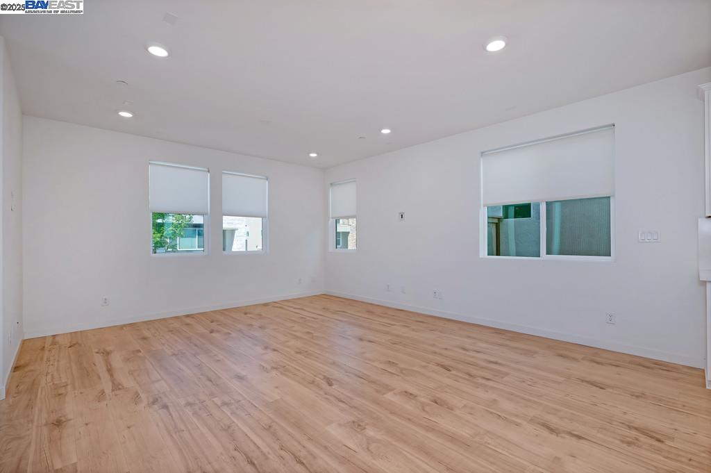 Detail Gallery Image 15 of 40 For 2816 Earthened Walk, Sacramento,  CA 95833 - 3 Beds | 3 Baths