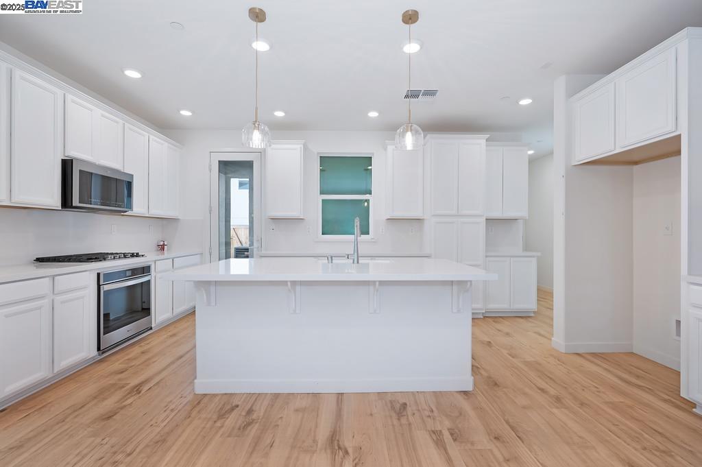Detail Gallery Image 10 of 40 For 2816 Earthened Walk, Sacramento,  CA 95833 - 3 Beds | 3 Baths