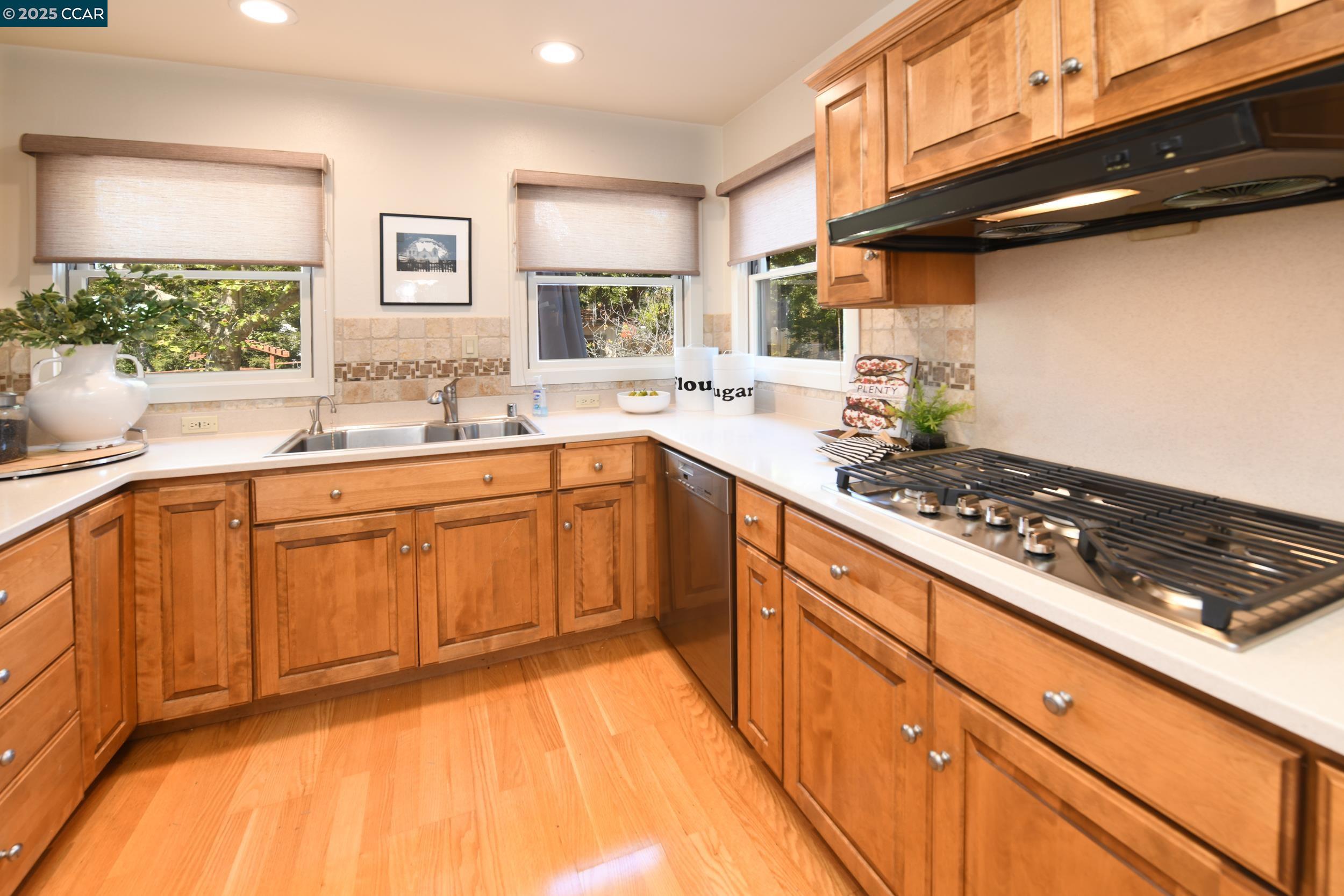 Detail Gallery Image 11 of 60 For 2128 San Miguel Dr, Walnut Creek,  CA 94596 - 4 Beds | 2 Baths