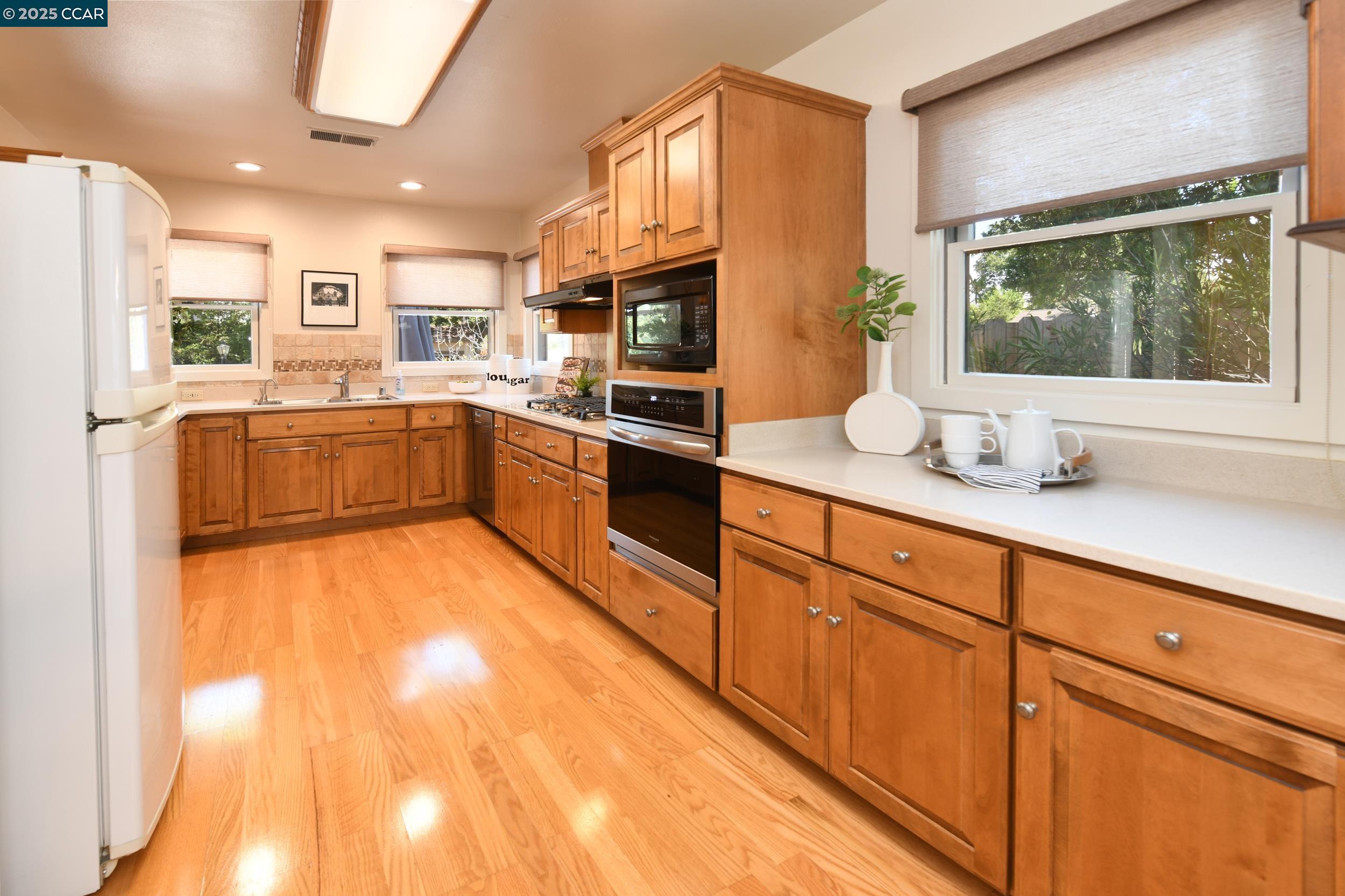 Detail Gallery Image 12 of 60 For 2128 San Miguel Dr, Walnut Creek,  CA 94596 - 4 Beds | 2 Baths