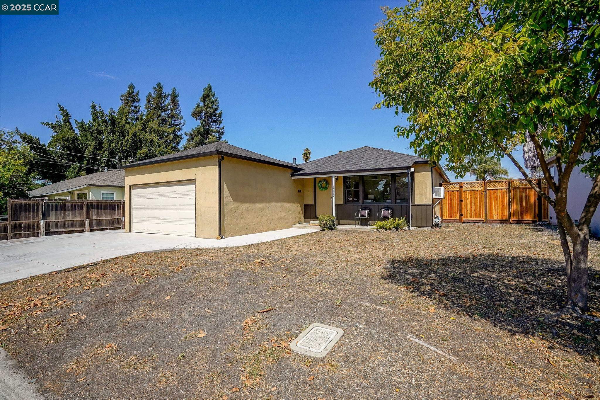Detail Gallery Image 2 of 20 For 1942 Jacqueline Way, Concord,  CA 94519-1718 - 3 Beds | 1 Baths