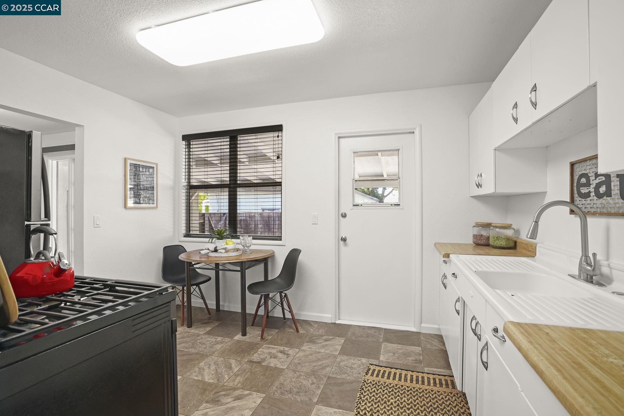Detail Gallery Image 9 of 20 For 1942 Jacqueline Way, Concord,  CA 94519-1718 - 3 Beds | 1 Baths