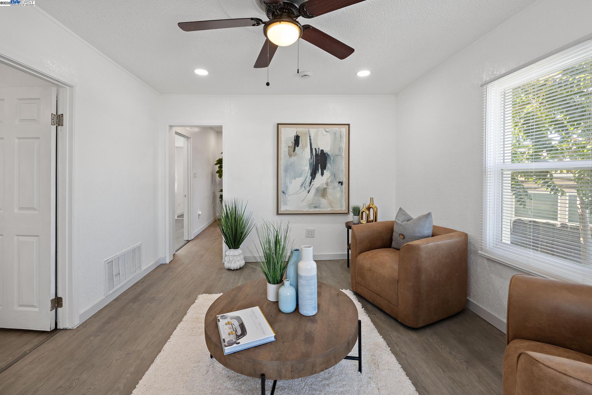 Detail Gallery Image 2 of 29 For 1385 Palm Ave, Martinez,  CA 94553 - 2 Beds | 1 Baths