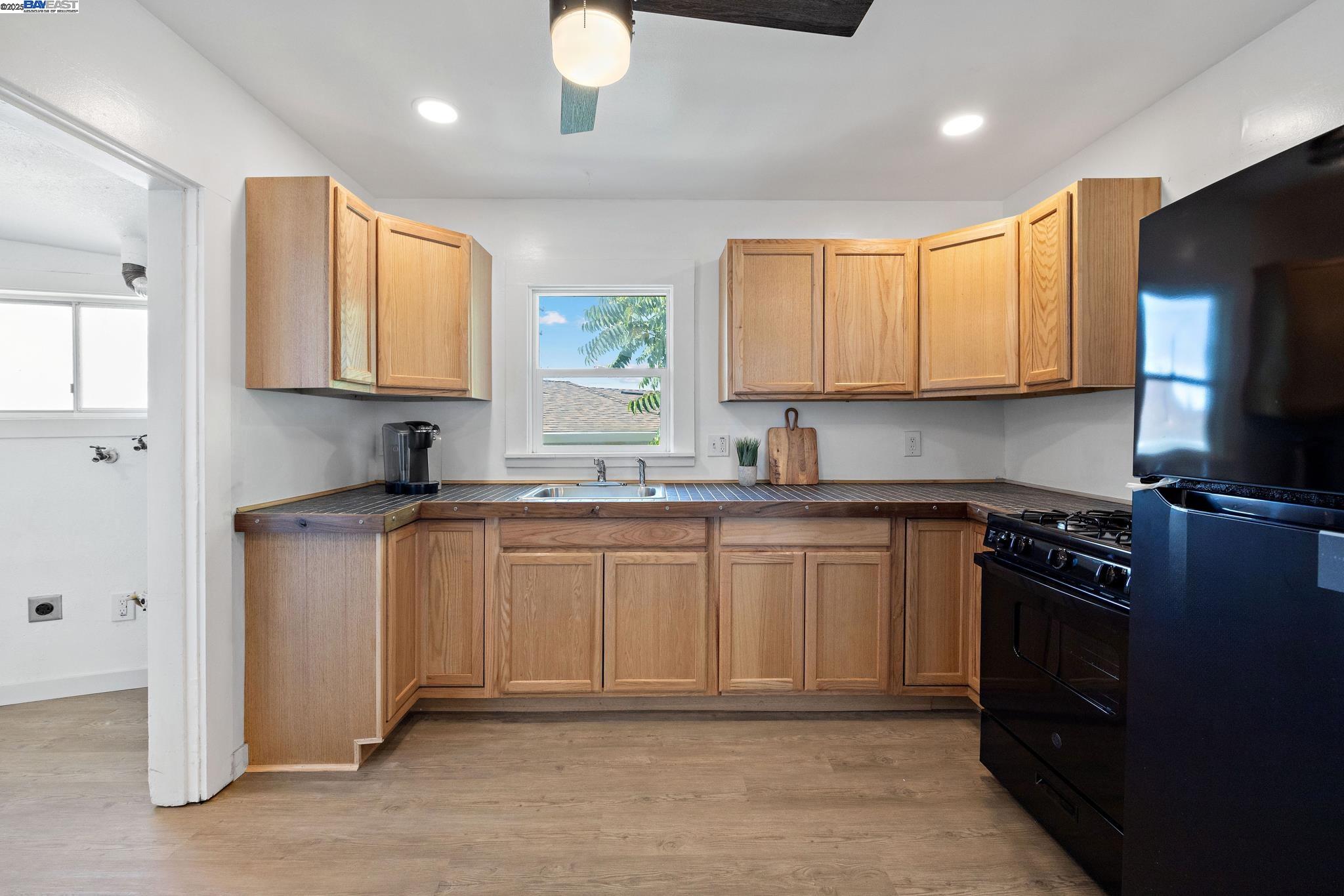 Detail Gallery Image 11 of 29 For 1385 Palm Ave, Martinez,  CA 94553 - 2 Beds | 1 Baths