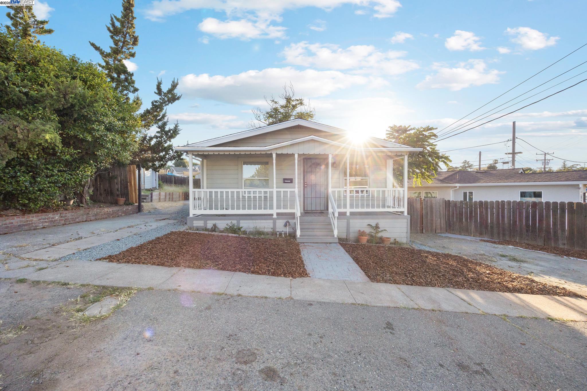 Detail Gallery Image 16 of 29 For 1385 Palm Ave, Martinez,  CA 94553 - 2 Beds | 1 Baths