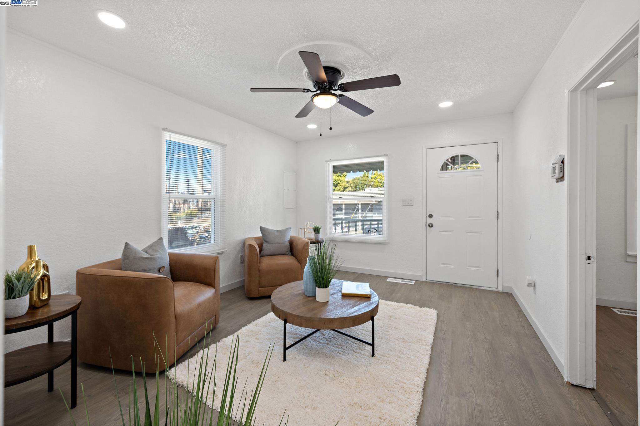 Detail Gallery Image 3 of 29 For 1385 Palm Ave, Martinez,  CA 94553 - 2 Beds | 1 Baths