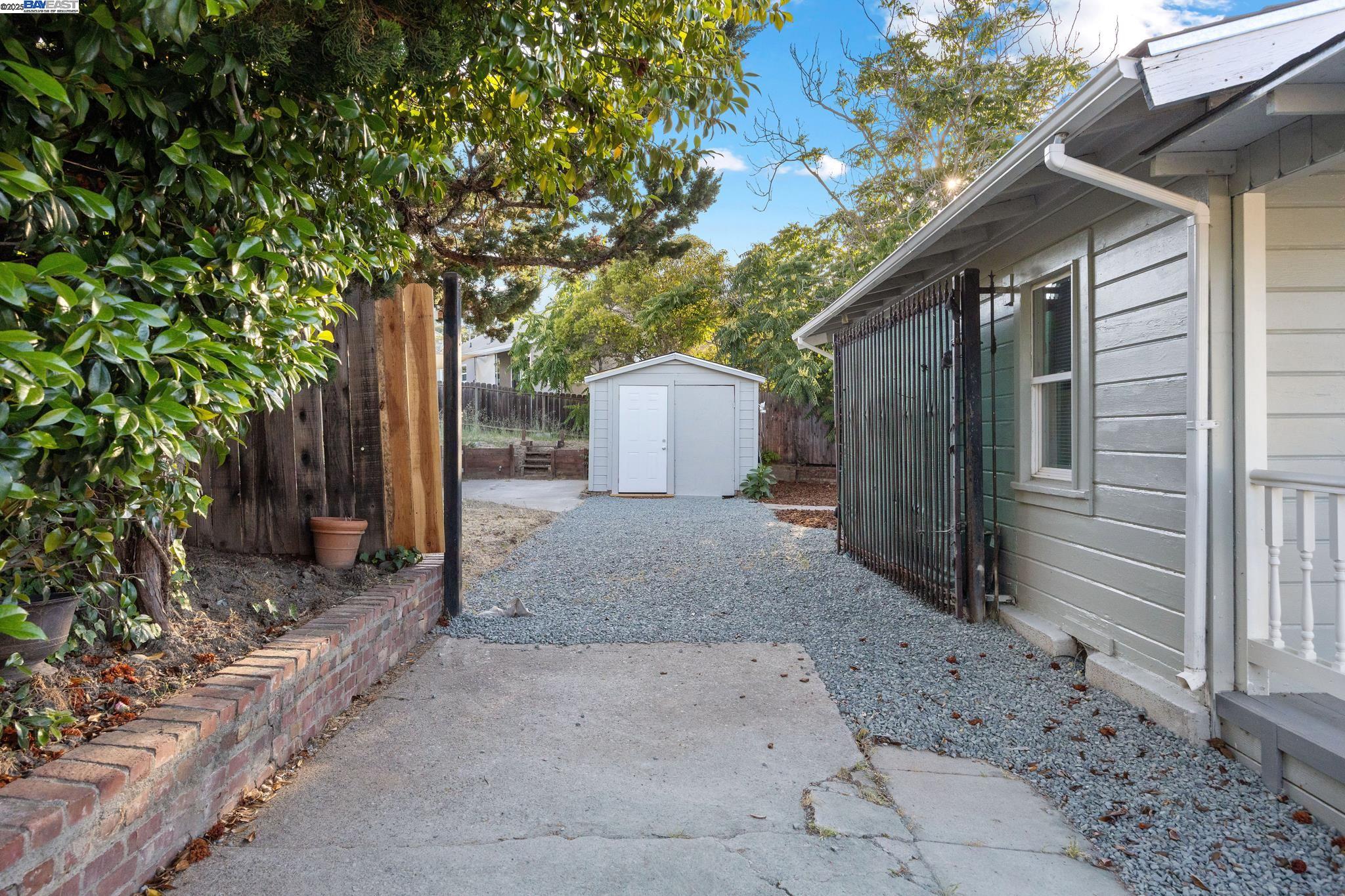 Detail Gallery Image 21 of 29 For 1385 Palm Ave, Martinez,  CA 94553 - 2 Beds | 1 Baths