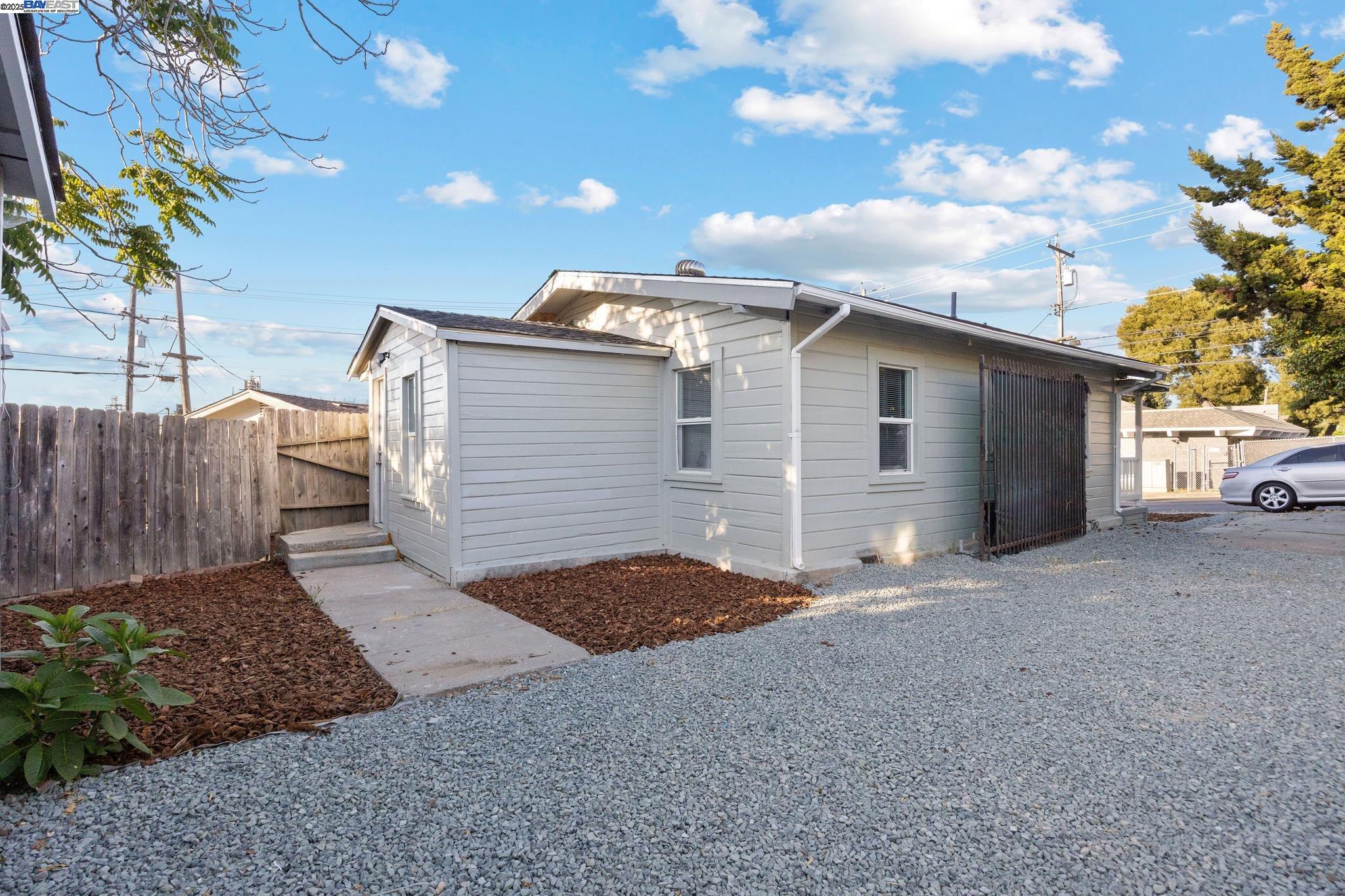 Detail Gallery Image 23 of 29 For 1385 Palm Ave, Martinez,  CA 94553 - 2 Beds | 1 Baths
