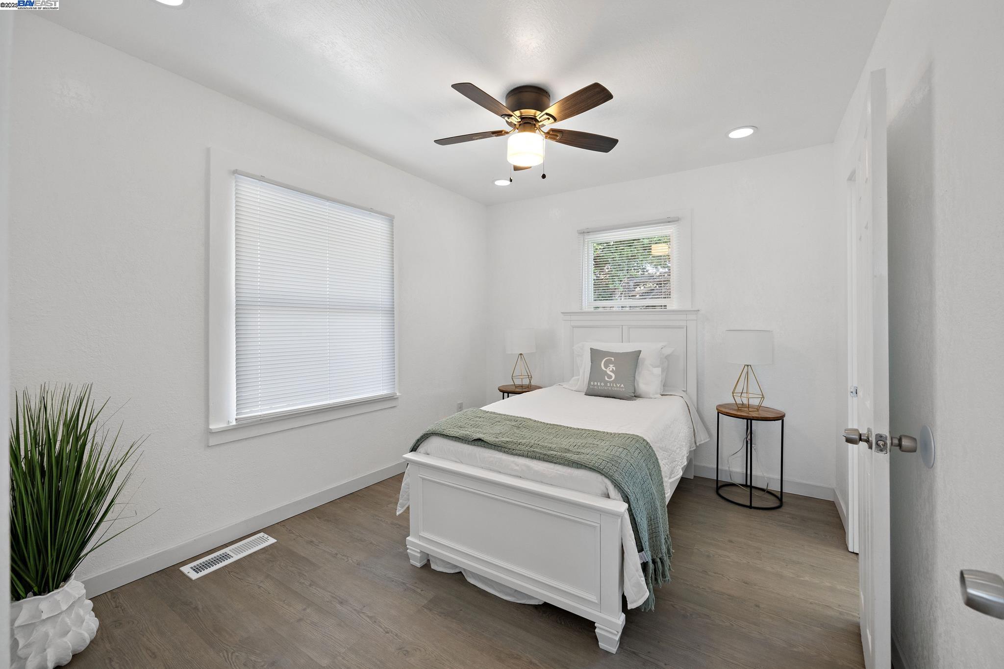 Detail Gallery Image 4 of 29 For 1385 Palm Ave, Martinez,  CA 94553 - 2 Beds | 1 Baths