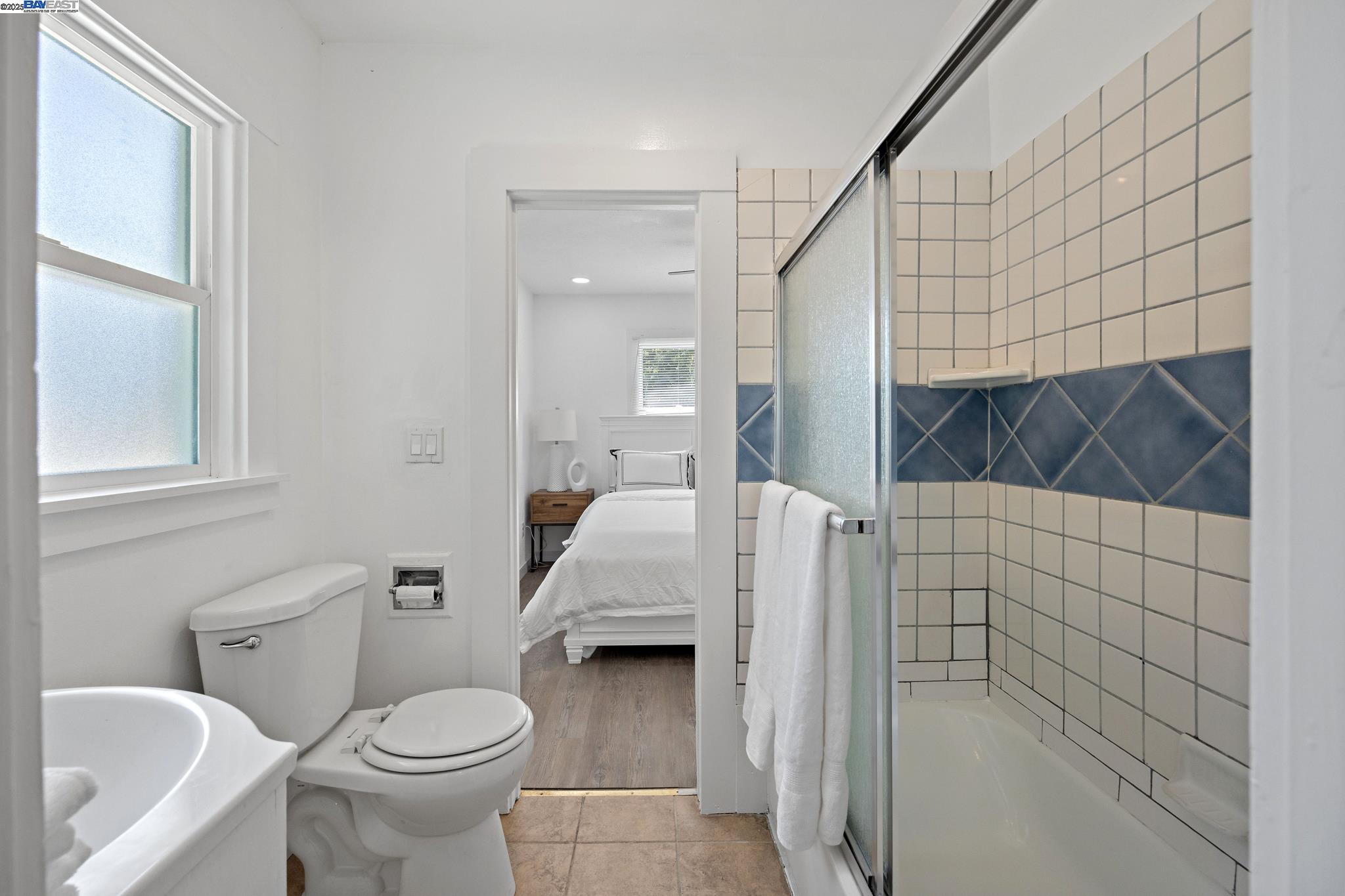 Detail Gallery Image 6 of 29 For 1385 Palm Ave, Martinez,  CA 94553 - 2 Beds | 1 Baths