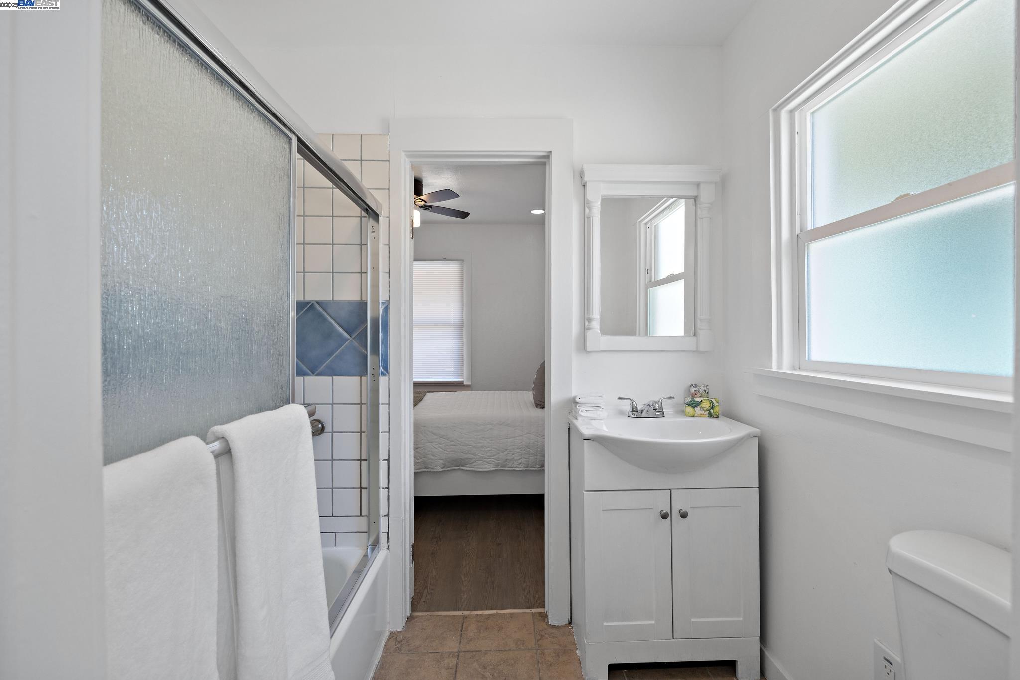 Detail Gallery Image 7 of 29 For 1385 Palm Ave, Martinez,  CA 94553 - 2 Beds | 1 Baths