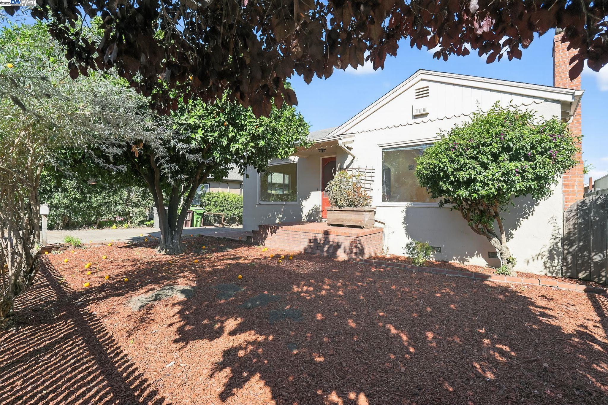 Detail Gallery Image 1 of 1 For 3927 Altamont Ave, Oakland,  CA 94605 - 2 Beds | 1 Baths