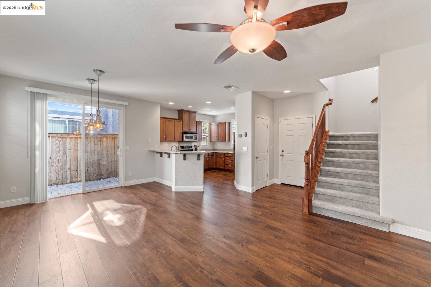 Detail Gallery Image 3 of 13 For 8725 Cortina Cir, Roseville,  CA 95678 - 3 Beds | 2/1 Baths