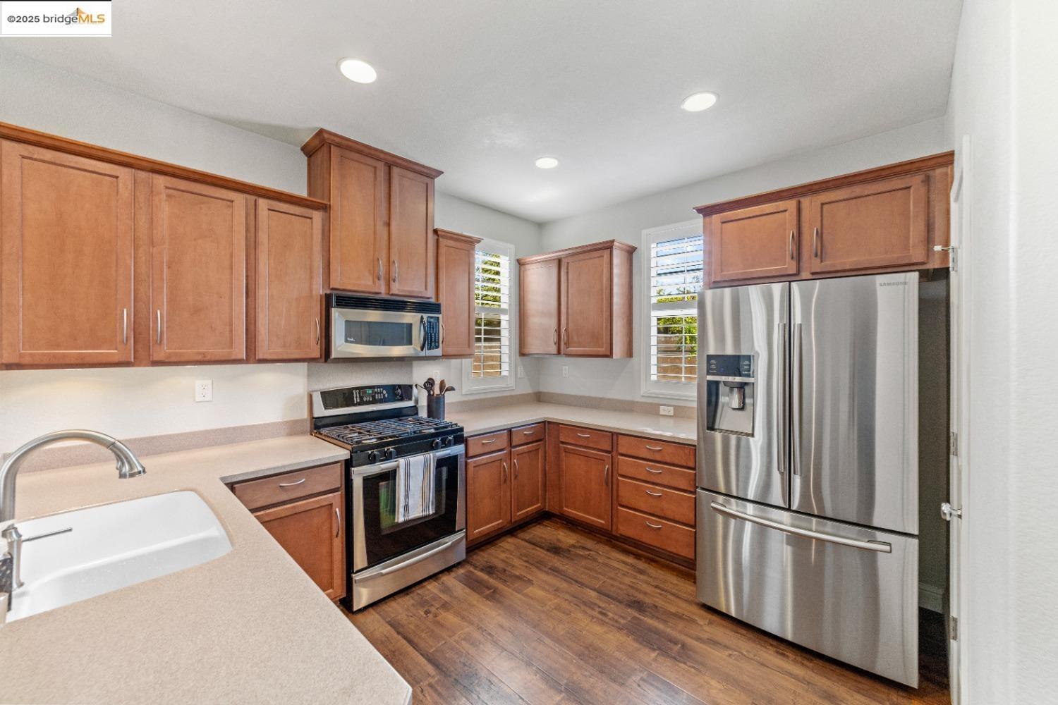Detail Gallery Image 5 of 13 For 8725 Cortina Cir, Roseville,  CA 95678 - 3 Beds | 2/1 Baths
