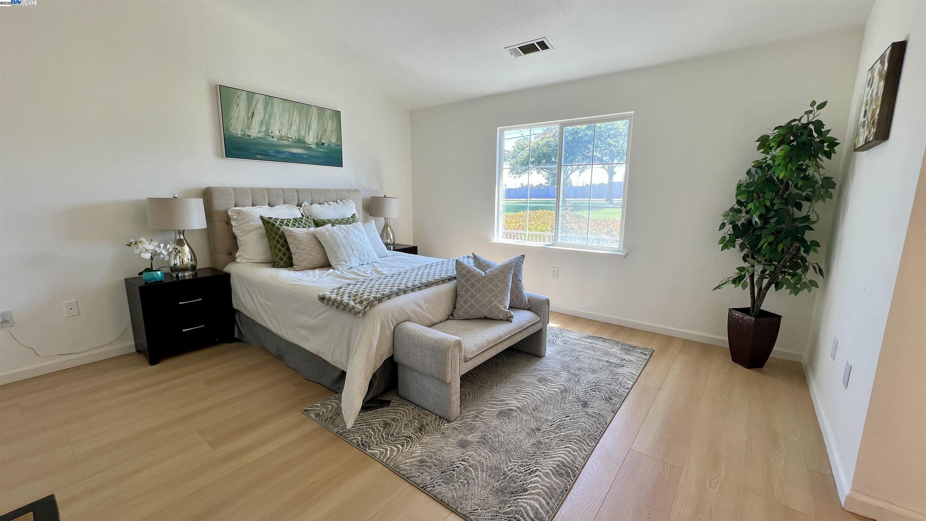 Detail Gallery Image 11 of 28 For 1028 Landmark Ct, Richmond,  CA 94806 - 4 Beds | 2/1 Baths