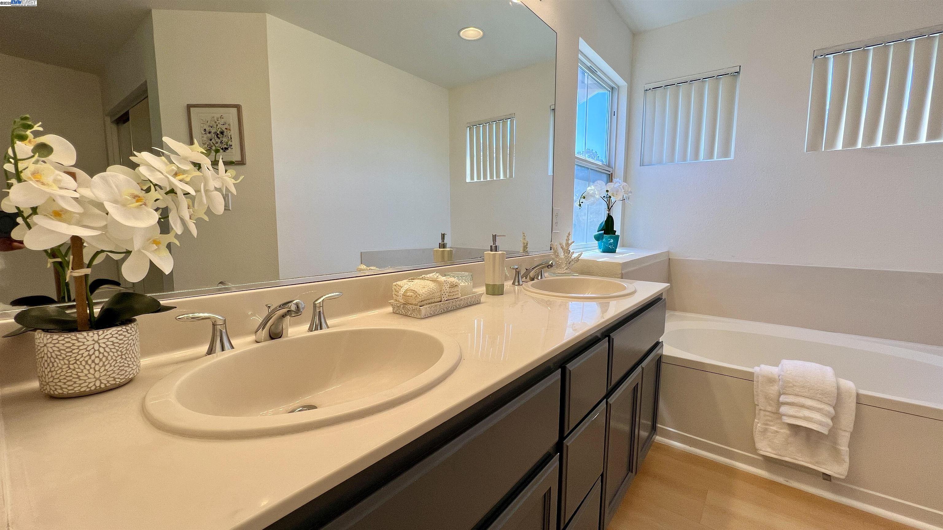 Detail Gallery Image 14 of 28 For 1028 Landmark Ct, Richmond,  CA 94806 - 4 Beds | 2/1 Baths