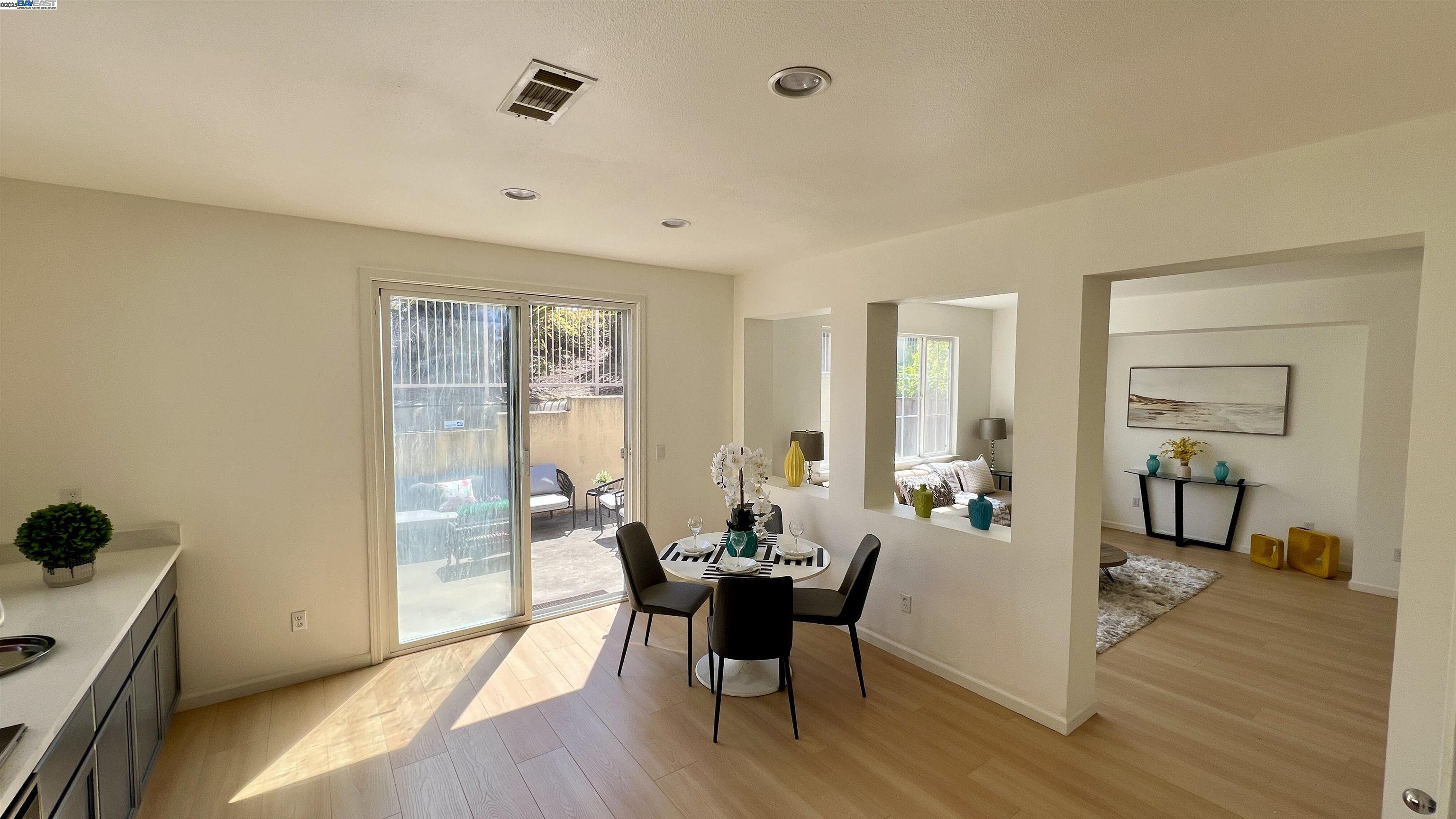 Detail Gallery Image 7 of 28 For 1028 Landmark Ct, Richmond,  CA 94806 - 4 Beds | 2/1 Baths