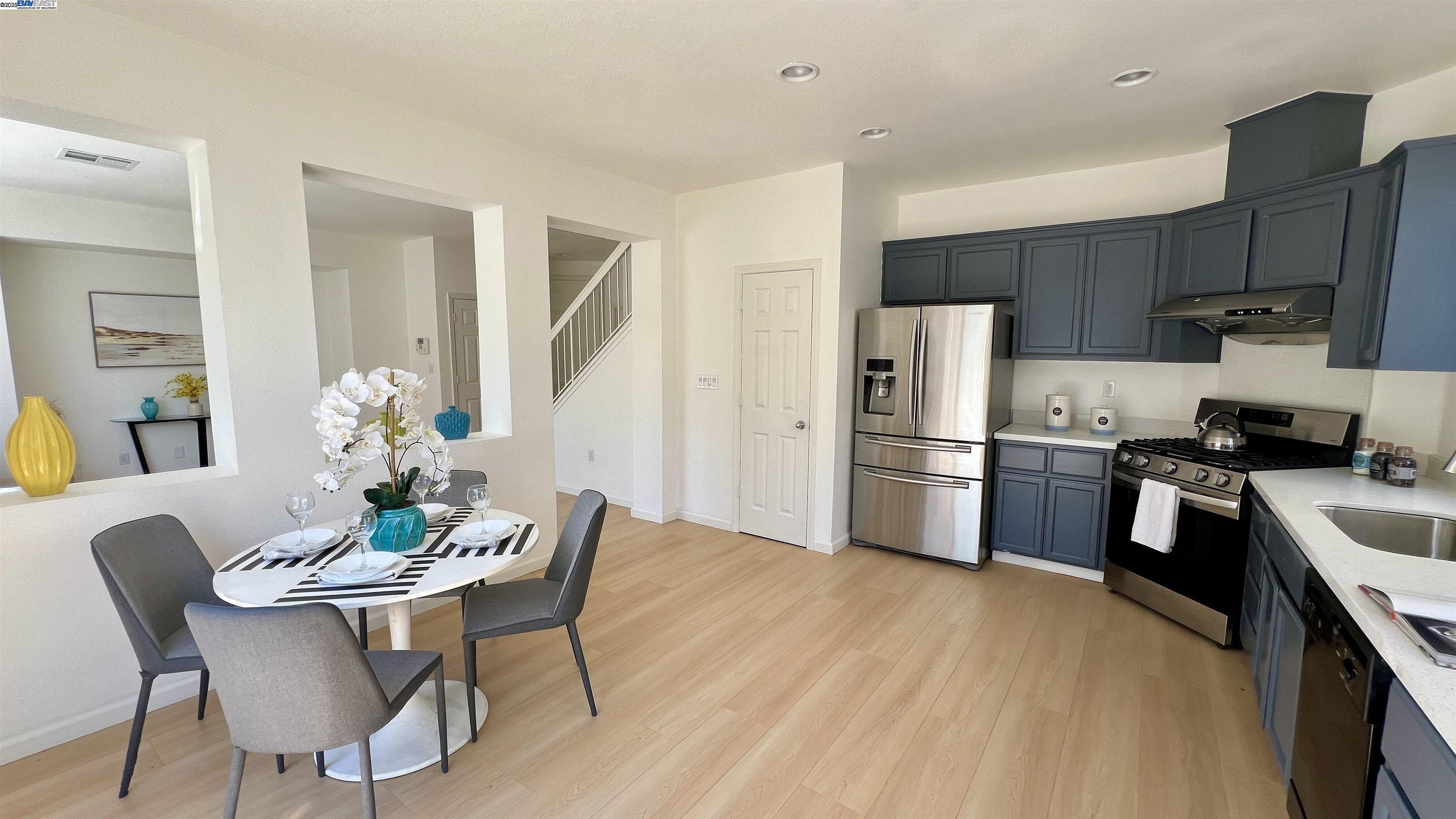 Detail Gallery Image 8 of 28 For 1028 Landmark Ct, Richmond,  CA 94806 - 4 Beds | 2/1 Baths