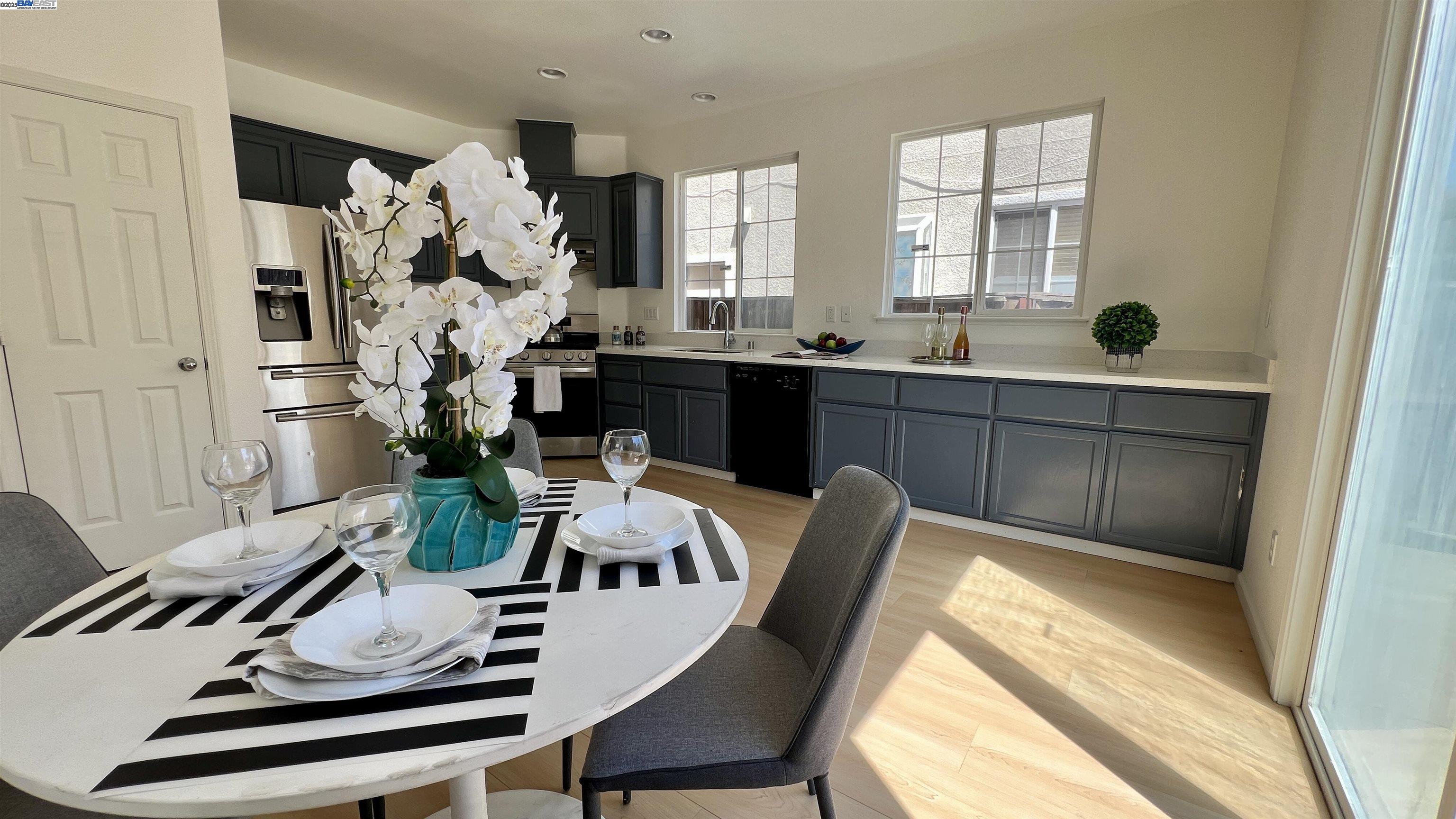Detail Gallery Image 9 of 28 For 1028 Landmark Ct, Richmond,  CA 94806 - 4 Beds | 2/1 Baths