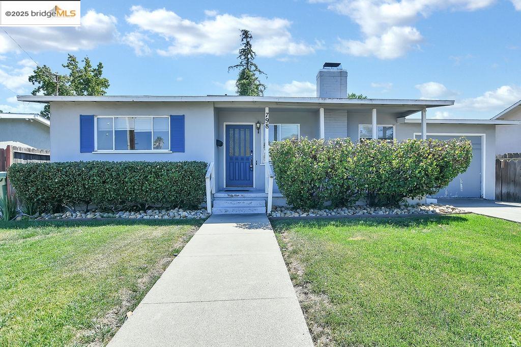 Detail Gallery Image 1 of 16 For 798 Oak St, Brentwood,  CA 94513 - 2 Beds | 1 Baths
