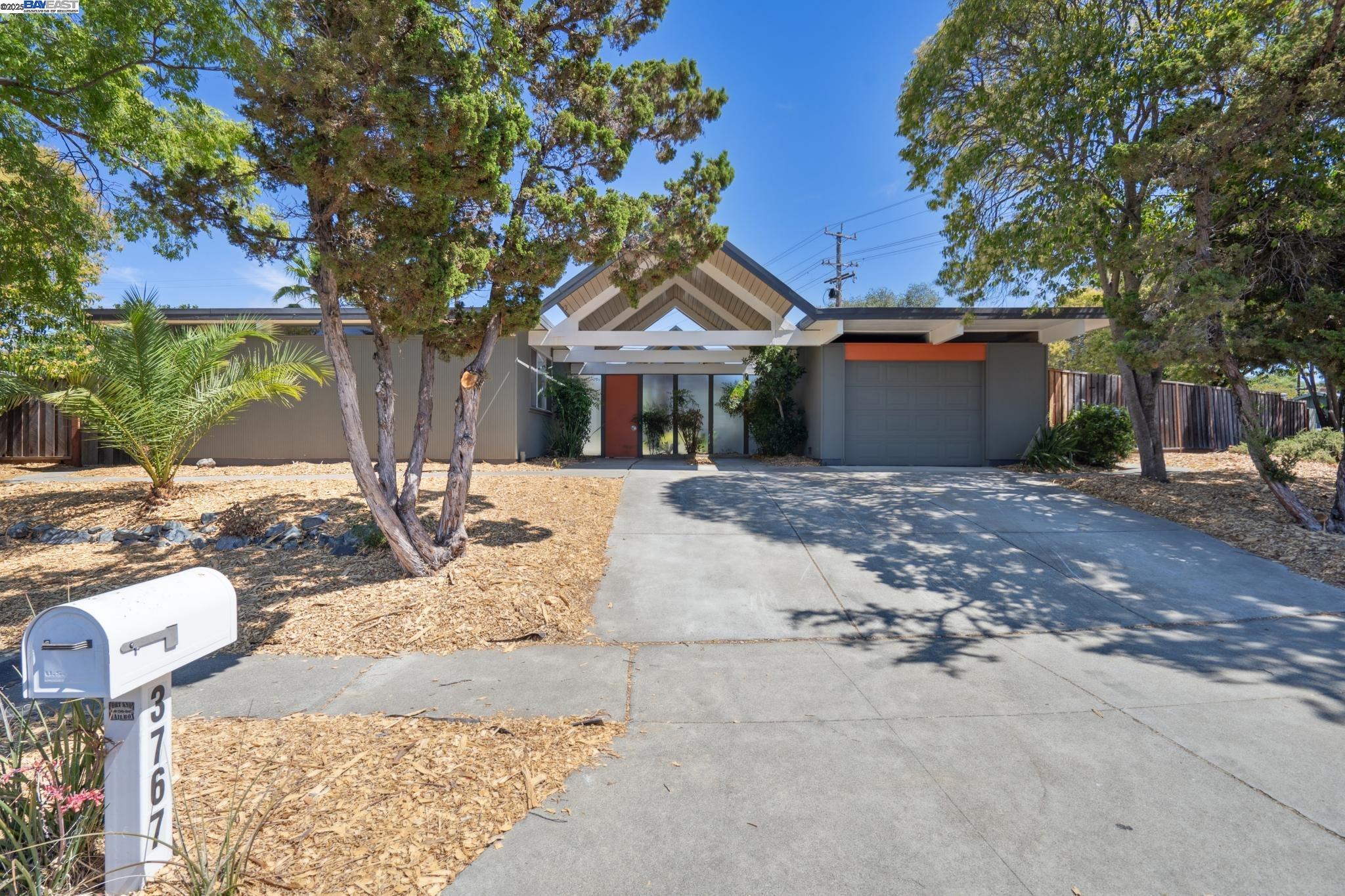 Detail Gallery Image 1 of 49 For 3767 Gainsborough Dr, Concord,  CA 94518 - 5 Beds | 2 Baths