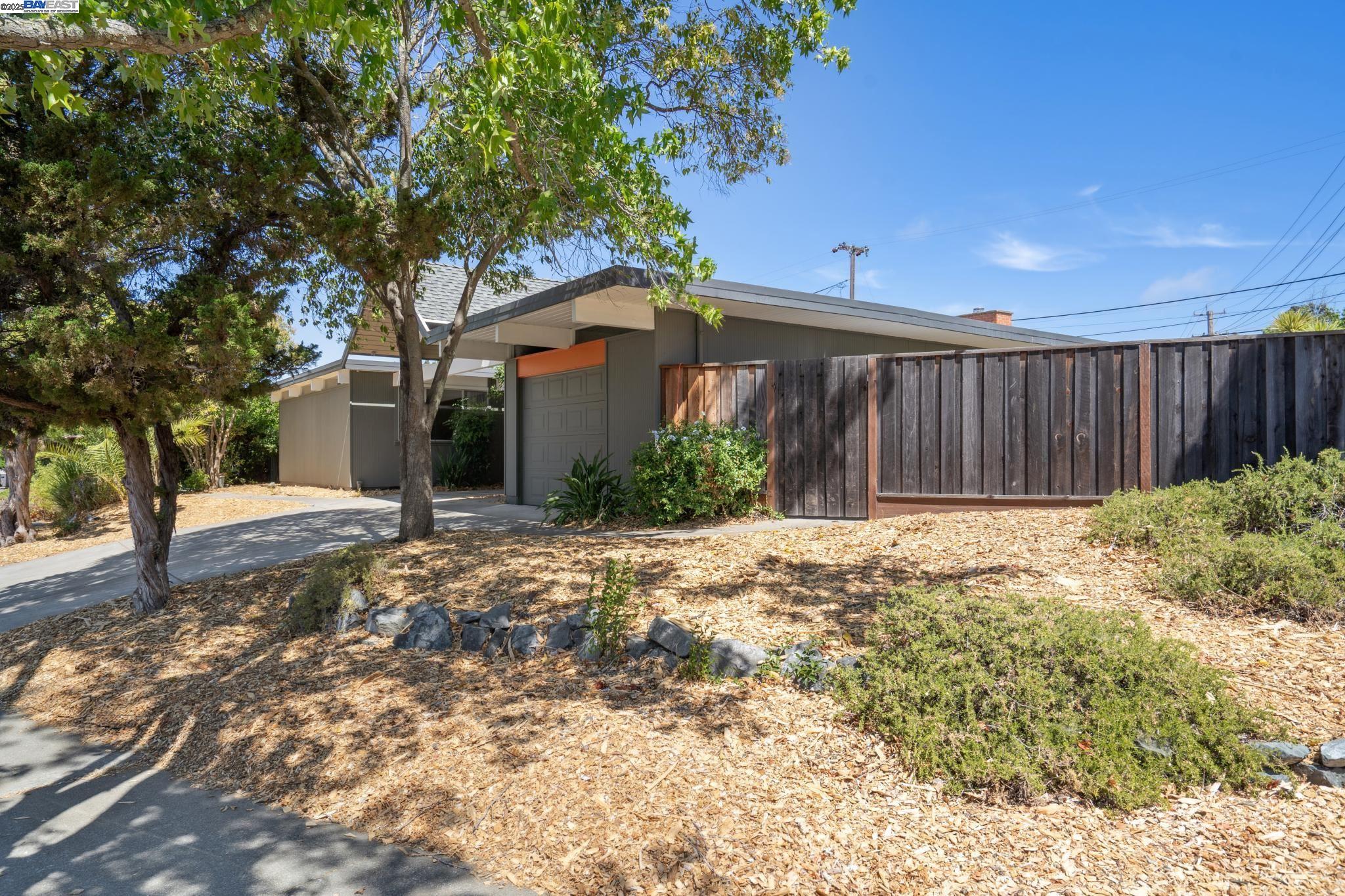 Detail Gallery Image 2 of 49 For 3767 Gainsborough Dr, Concord,  CA 94518 - 5 Beds | 2 Baths