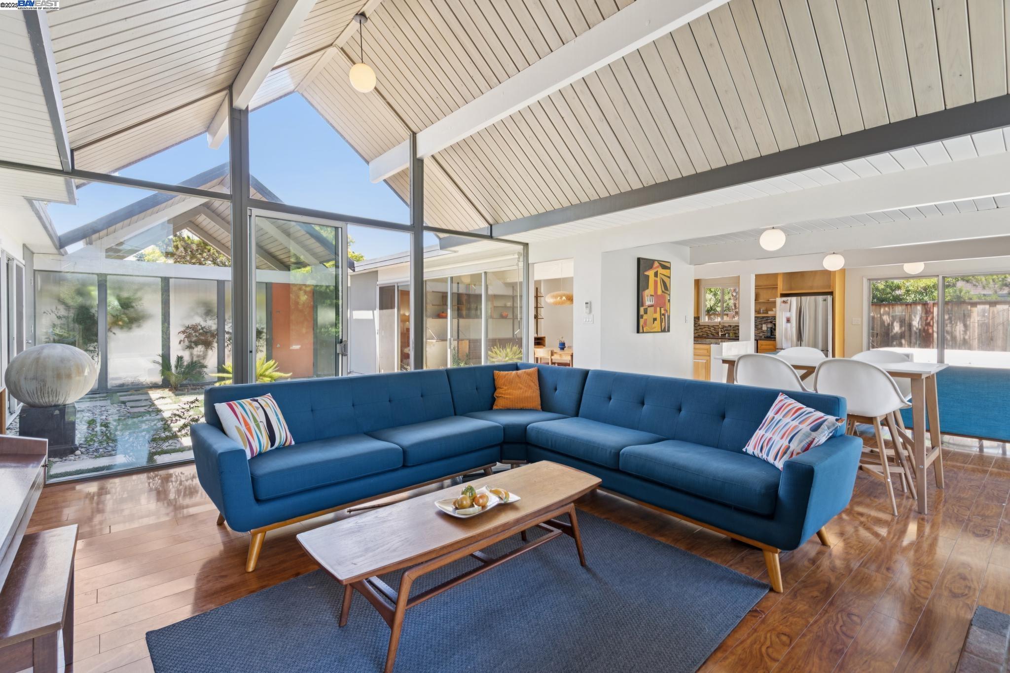 Detail Gallery Image 13 of 49 For 3767 Gainsborough Dr, Concord,  CA 94518 - 5 Beds | 2 Baths