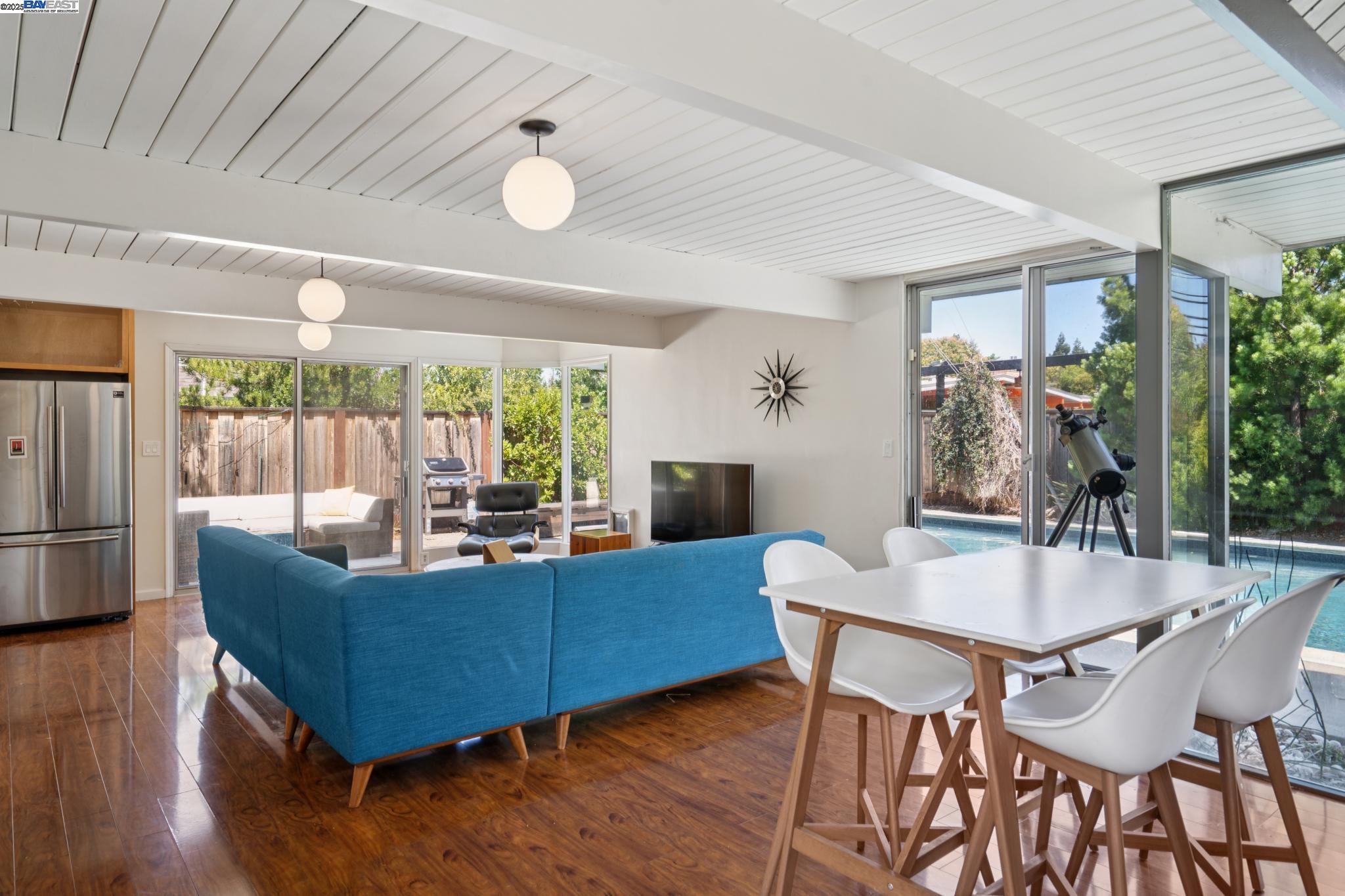 Detail Gallery Image 14 of 49 For 3767 Gainsborough Dr, Concord,  CA 94518 - 5 Beds | 2 Baths