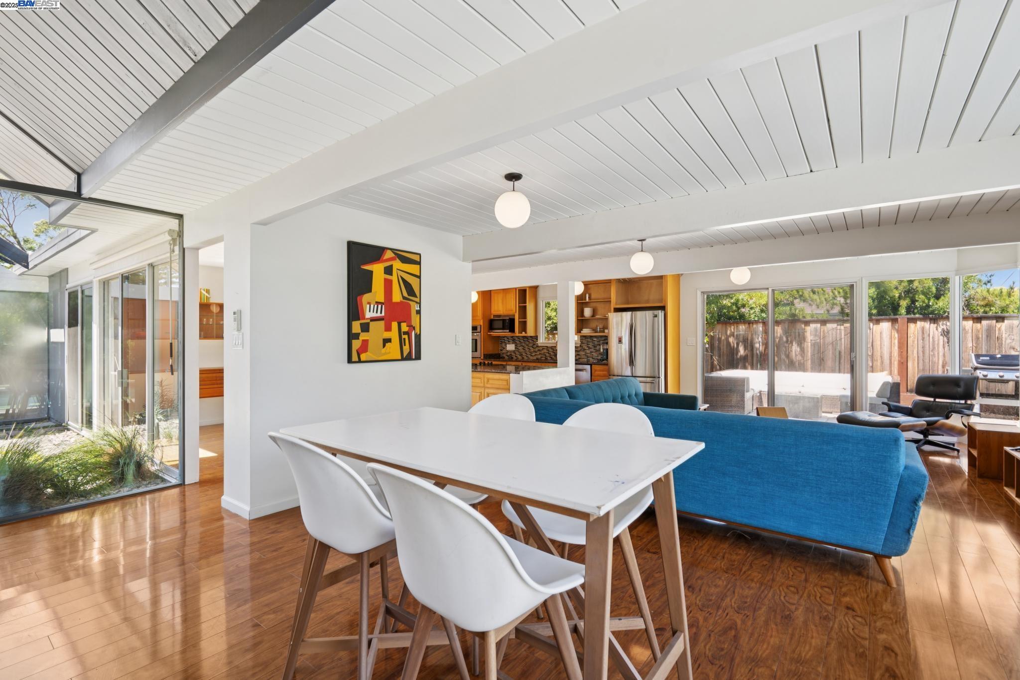 Detail Gallery Image 16 of 49 For 3767 Gainsborough Dr, Concord,  CA 94518 - 5 Beds | 2 Baths