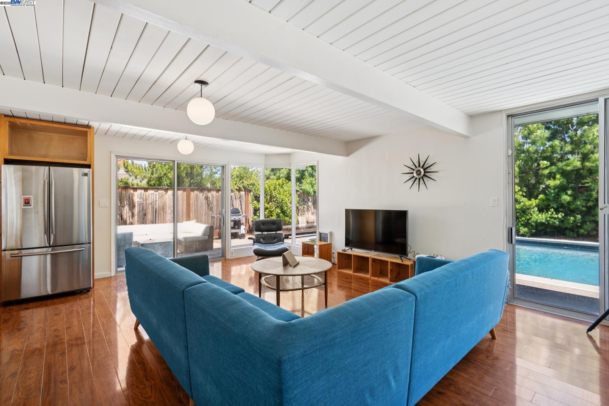 Detail Gallery Image 17 of 49 For 3767 Gainsborough Dr, Concord,  CA 94518 - 5 Beds | 2 Baths