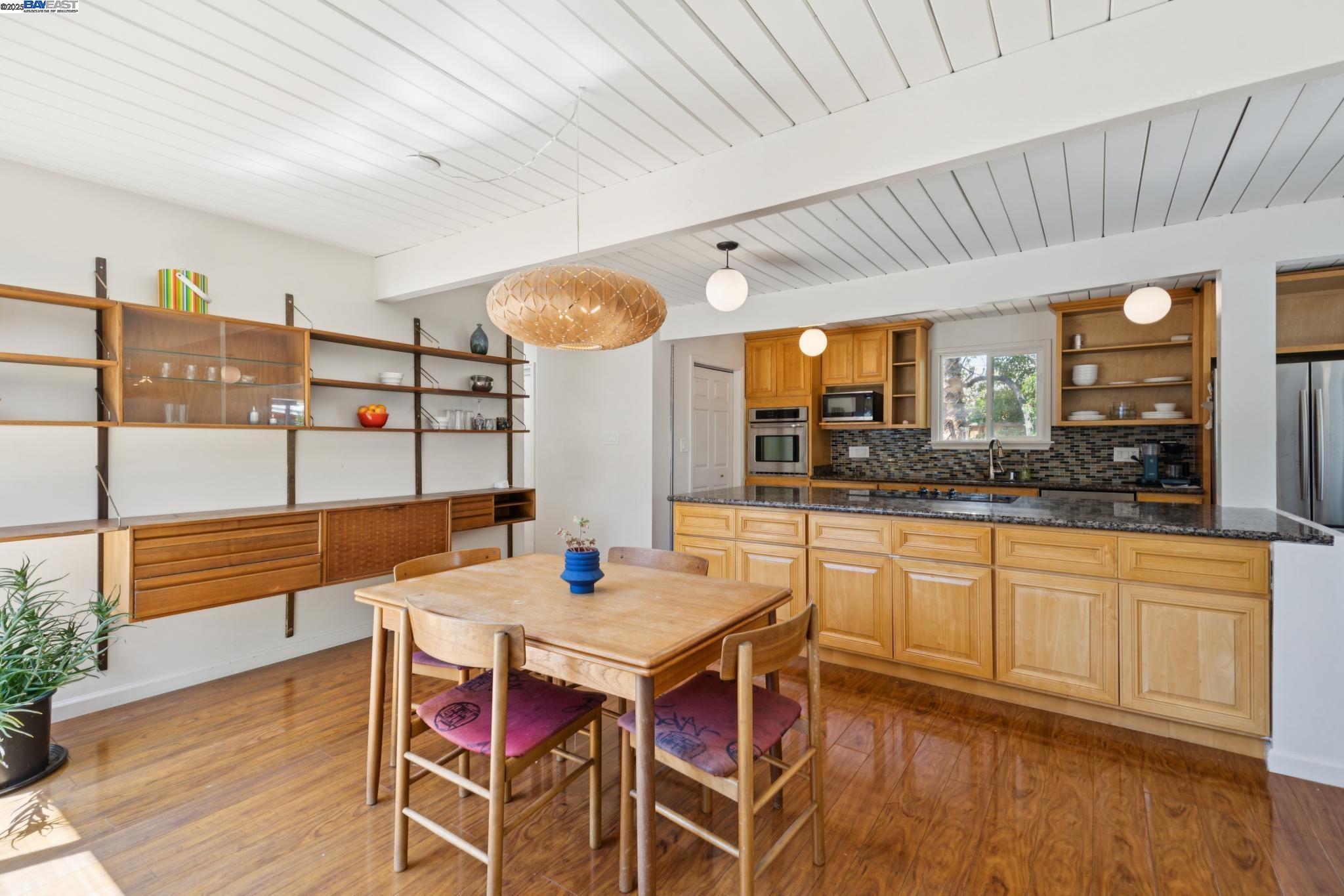Detail Gallery Image 20 of 49 For 3767 Gainsborough Dr, Concord,  CA 94518 - 5 Beds | 2 Baths