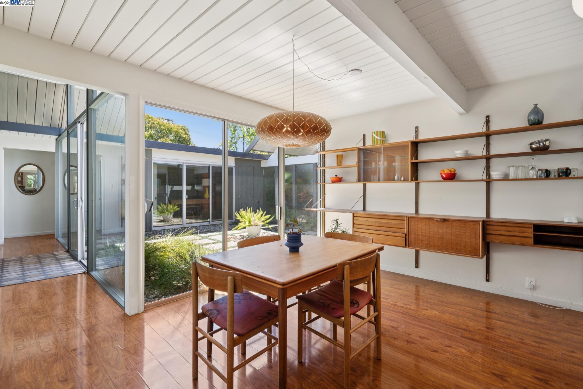 Detail Gallery Image 21 of 49 For 3767 Gainsborough Dr, Concord,  CA 94518 - 5 Beds | 2 Baths