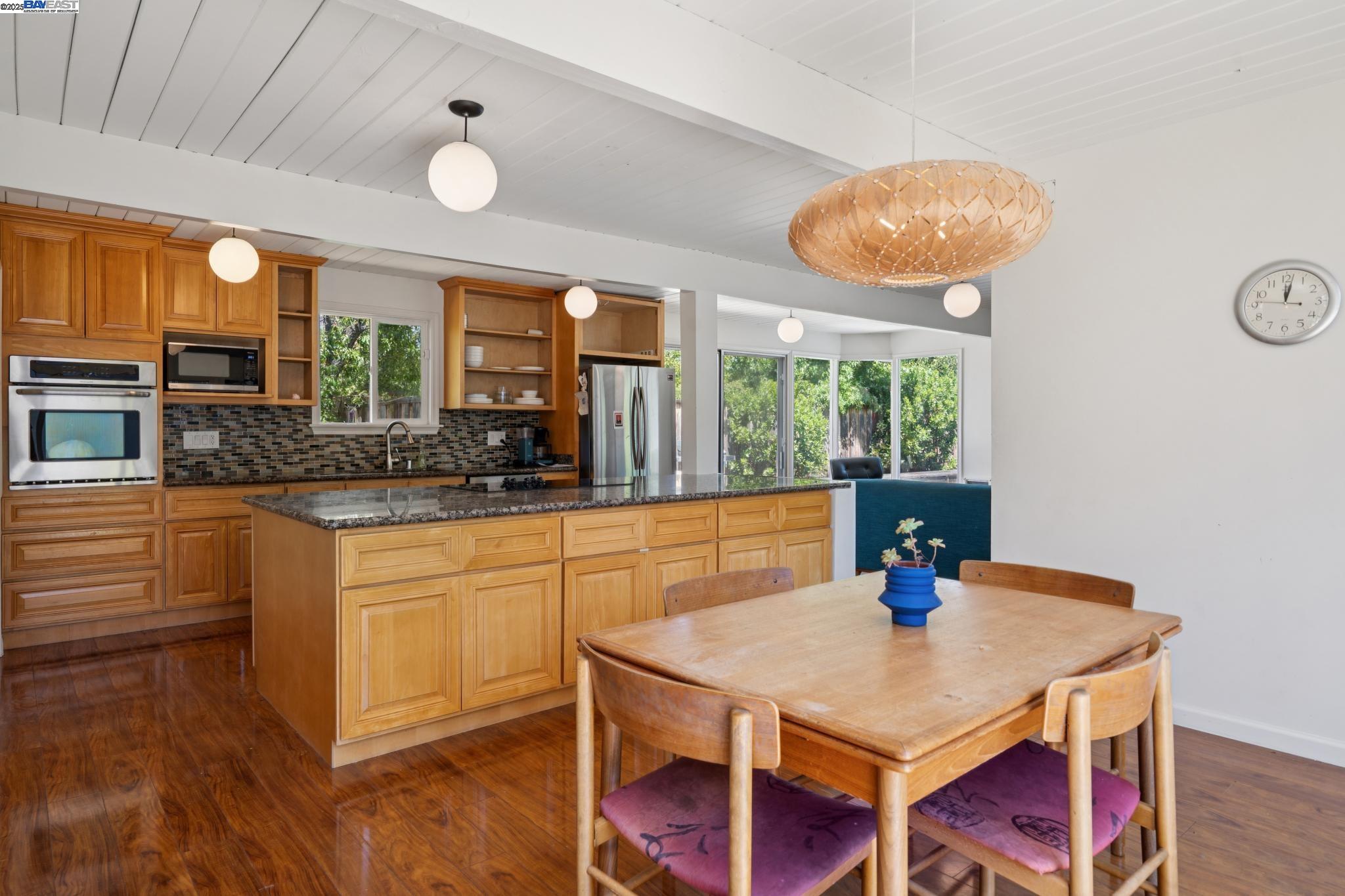 Detail Gallery Image 22 of 49 For 3767 Gainsborough Dr, Concord,  CA 94518 - 5 Beds | 2 Baths