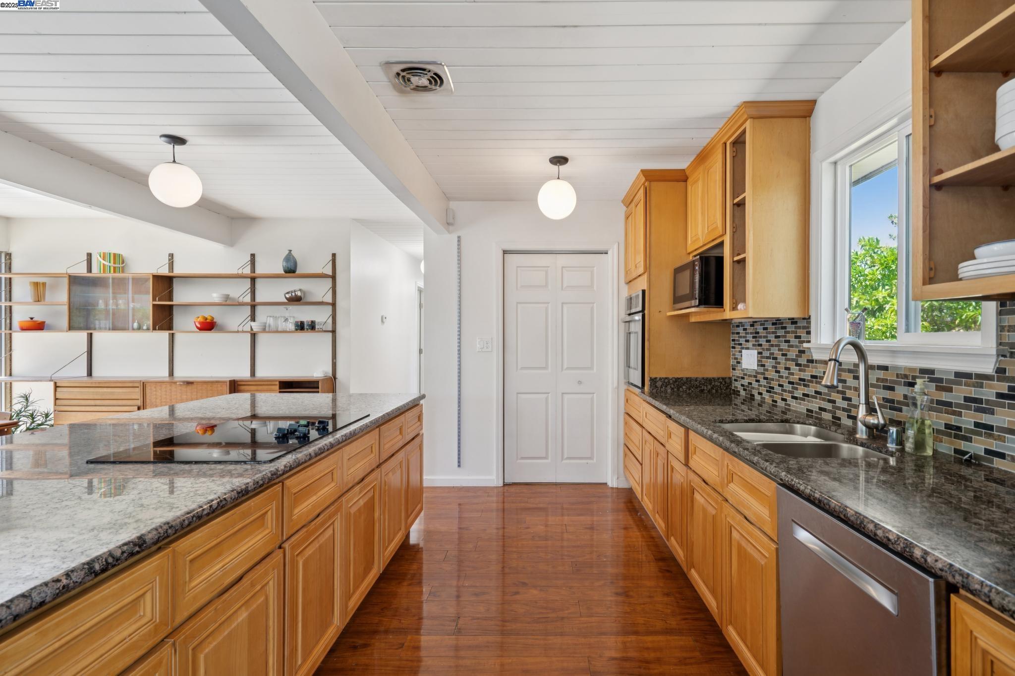 Detail Gallery Image 23 of 49 For 3767 Gainsborough Dr, Concord,  CA 94518 - 5 Beds | 2 Baths