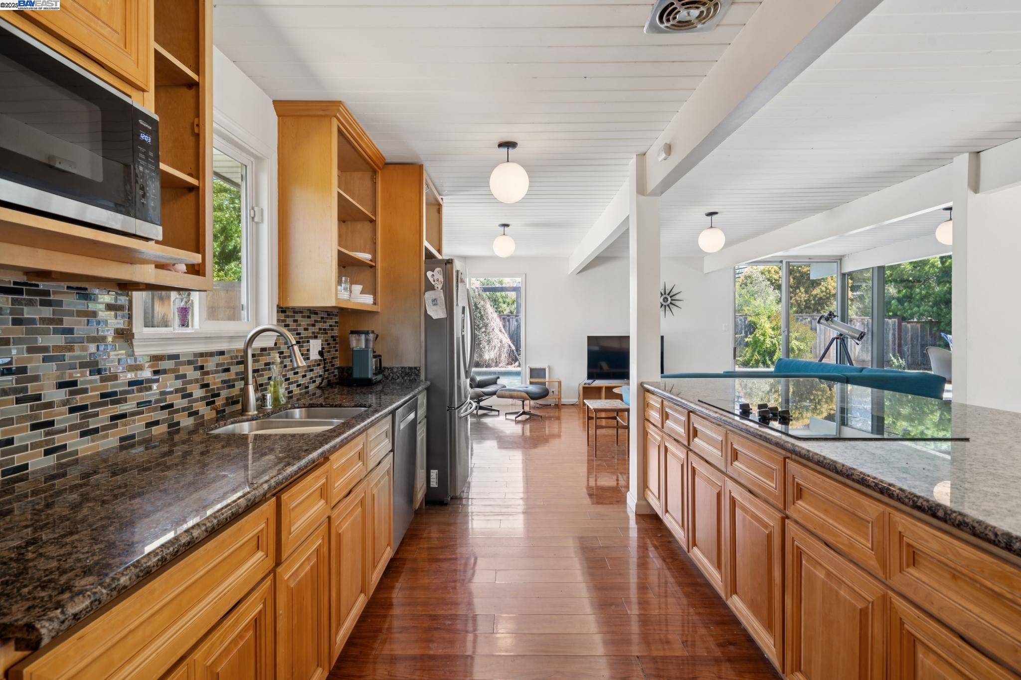 Detail Gallery Image 24 of 49 For 3767 Gainsborough Dr, Concord,  CA 94518 - 5 Beds | 2 Baths