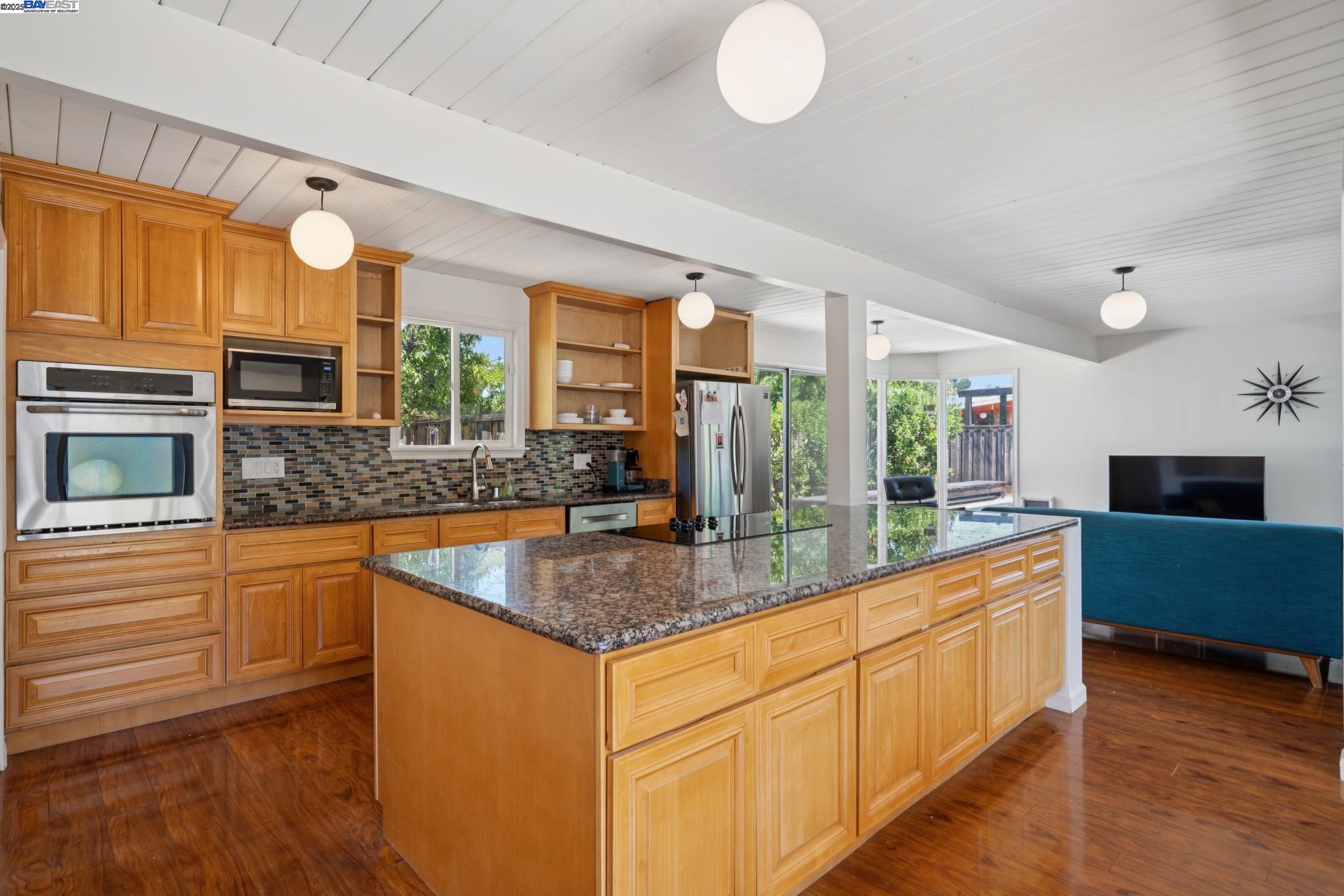 Detail Gallery Image 25 of 49 For 3767 Gainsborough Dr, Concord,  CA 94518 - 5 Beds | 2 Baths