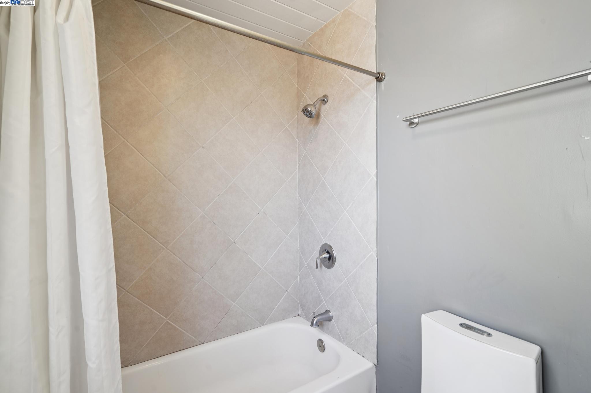 Detail Gallery Image 36 of 49 For 3767 Gainsborough Dr, Concord,  CA 94518 - 5 Beds | 2 Baths