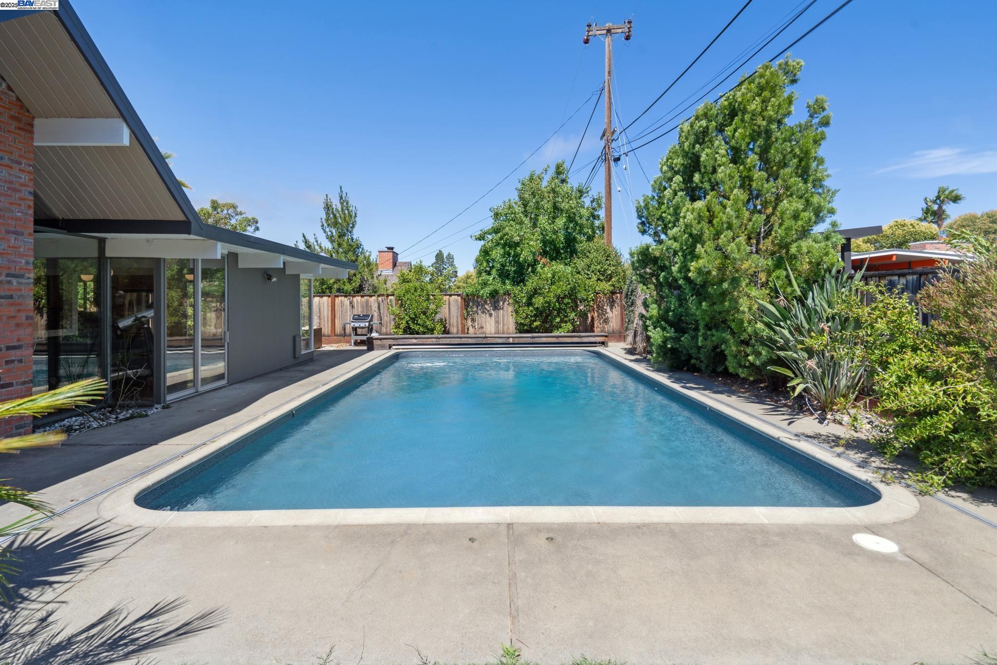 Detail Gallery Image 41 of 49 For 3767 Gainsborough Dr, Concord,  CA 94518 - 5 Beds | 2 Baths