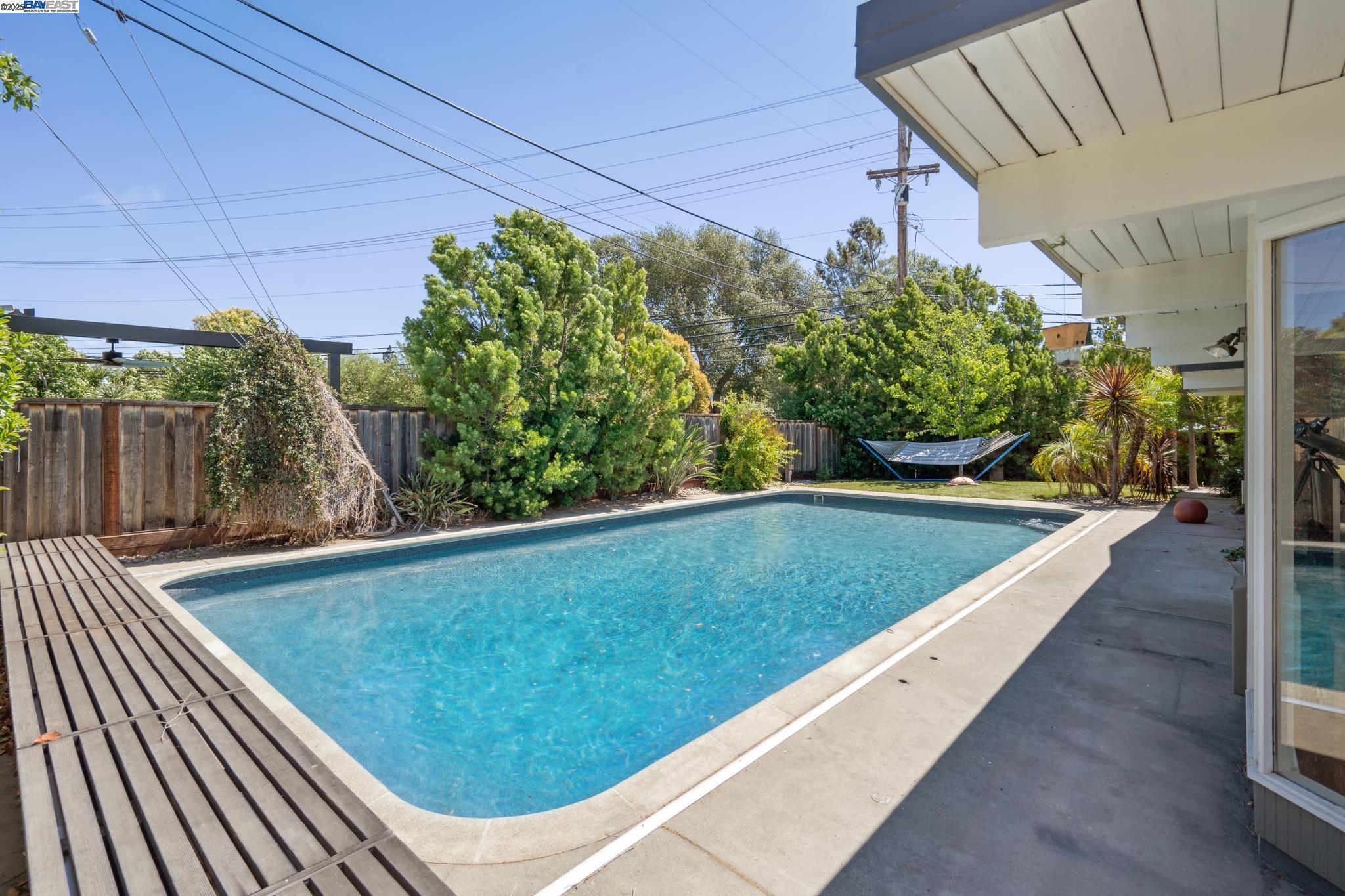 Detail Gallery Image 43 of 49 For 3767 Gainsborough Dr, Concord,  CA 94518 - 5 Beds | 2 Baths