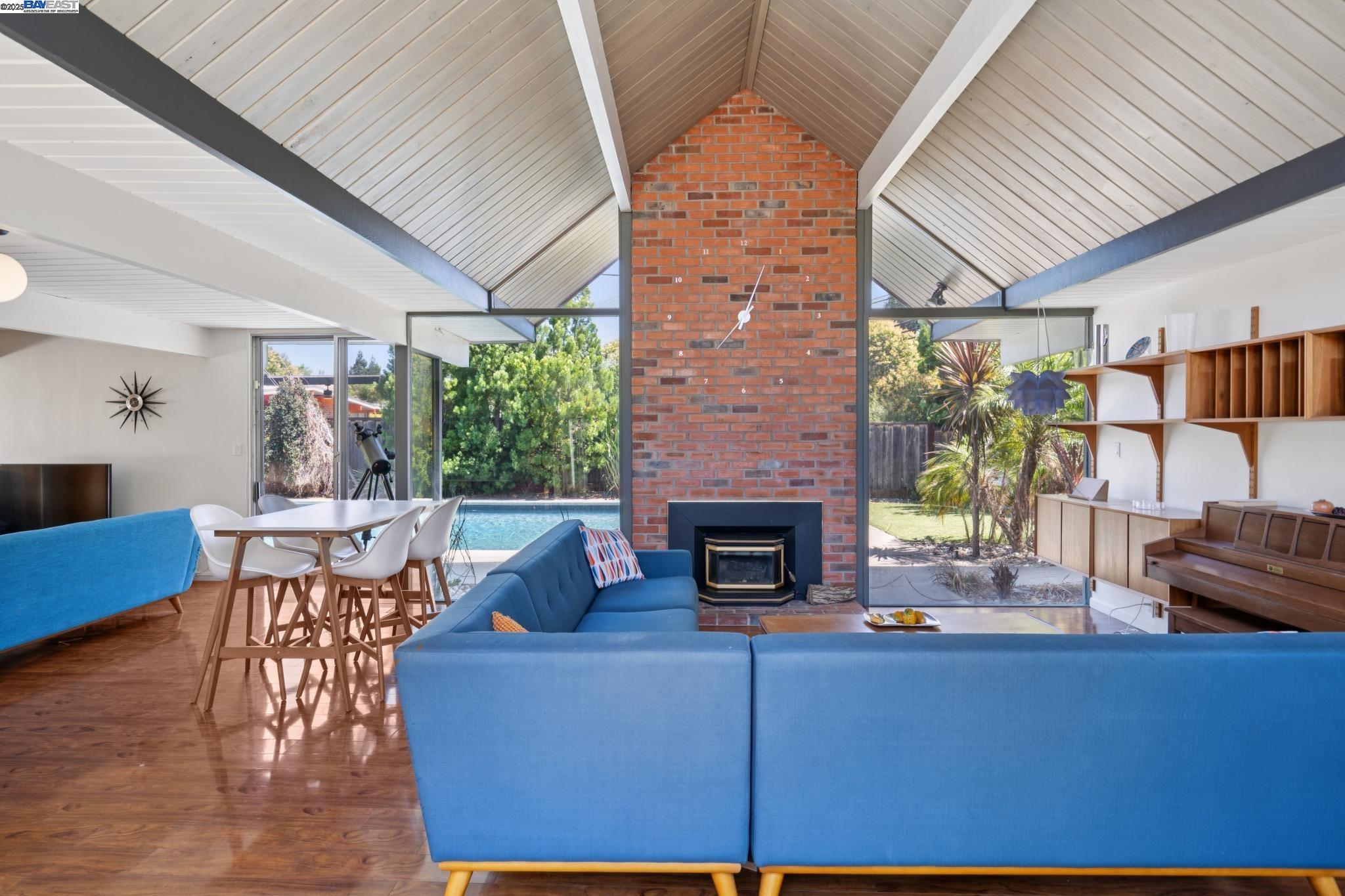 Detail Gallery Image 9 of 49 For 3767 Gainsborough Dr, Concord,  CA 94518 - 5 Beds | 2 Baths