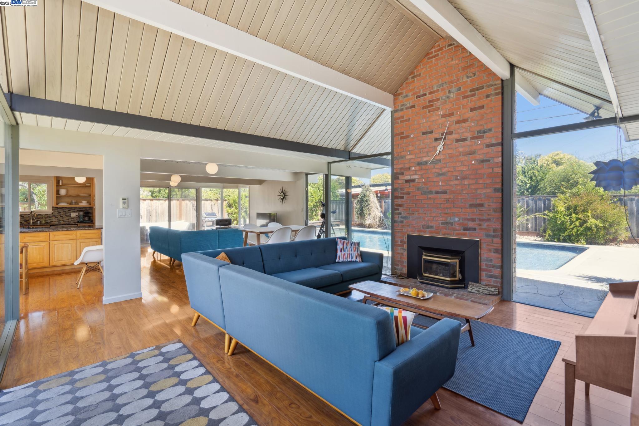 Detail Gallery Image 10 of 49 For 3767 Gainsborough Dr, Concord,  CA 94518 - 5 Beds | 2 Baths