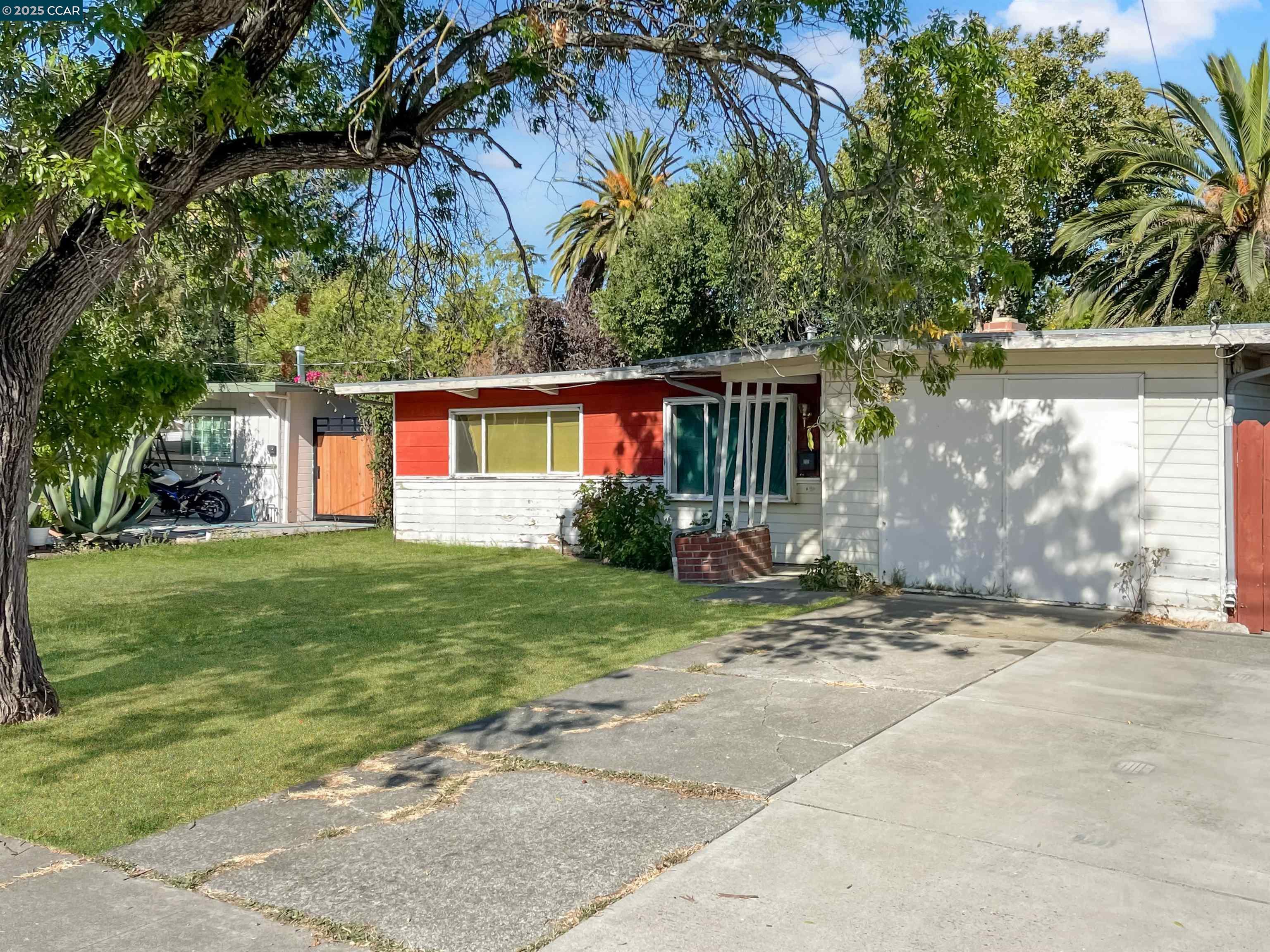 Detail Gallery Image 1 of 17 For 3107 Hacienda Dr, Concord,  CA 94519 - 3 Beds | 1 Baths