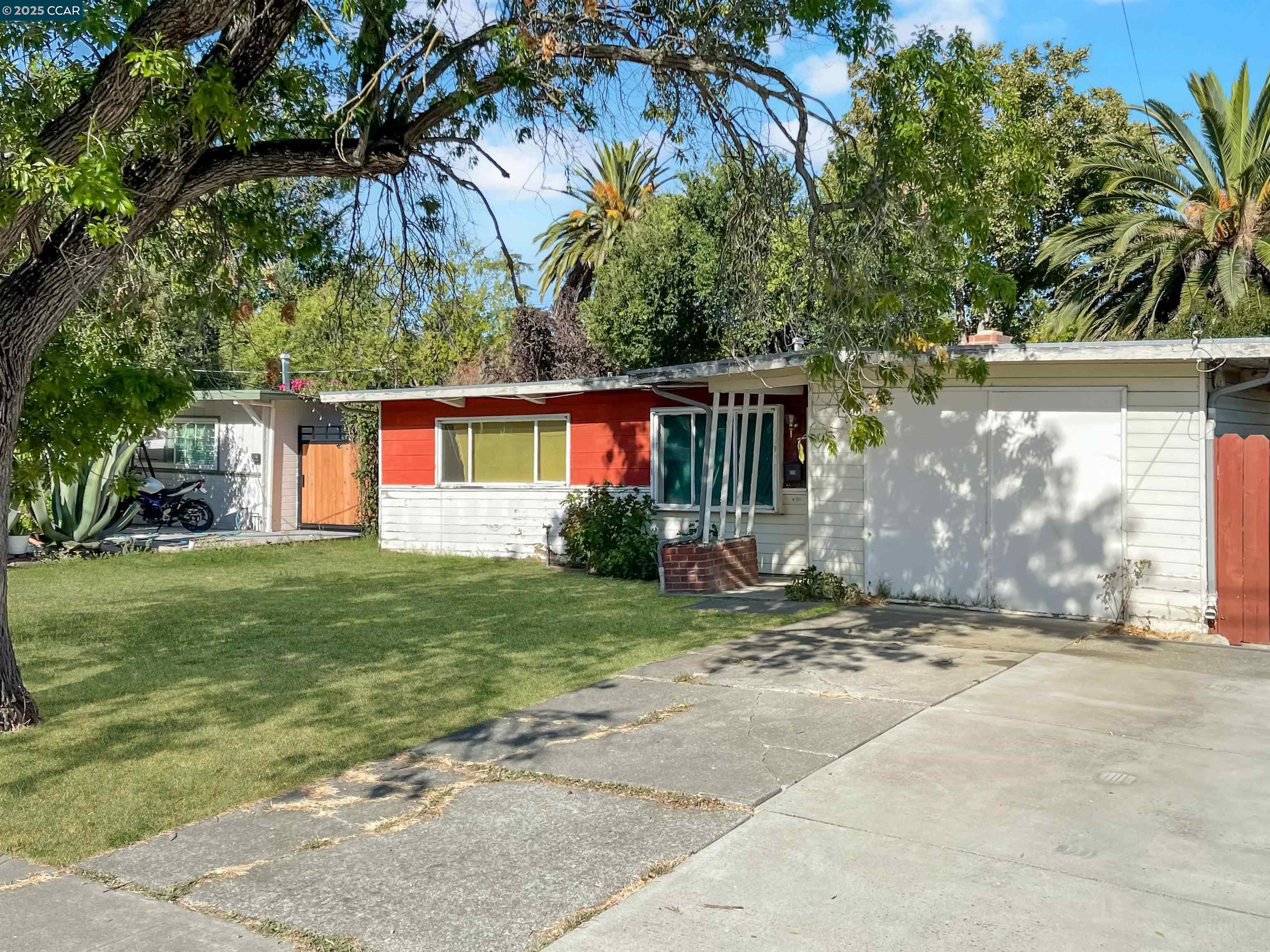 Detail Gallery Image 2 of 17 For 3107 Hacienda Dr, Concord,  CA 94519 - 3 Beds | 1 Baths