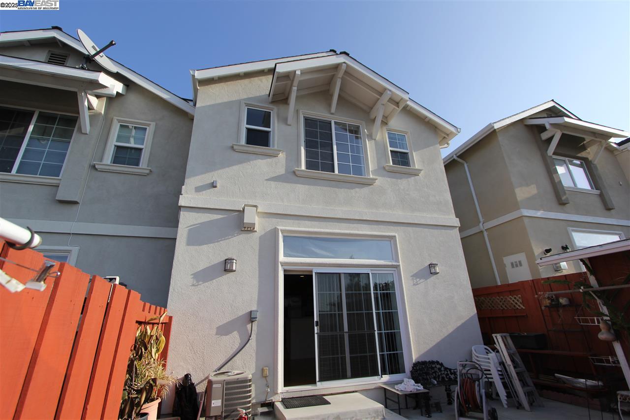 Detail Gallery Image 2 of 18 For 15667 Liberty St, San Leandro,  CA 94578 - 3 Beds | 2/1 Baths